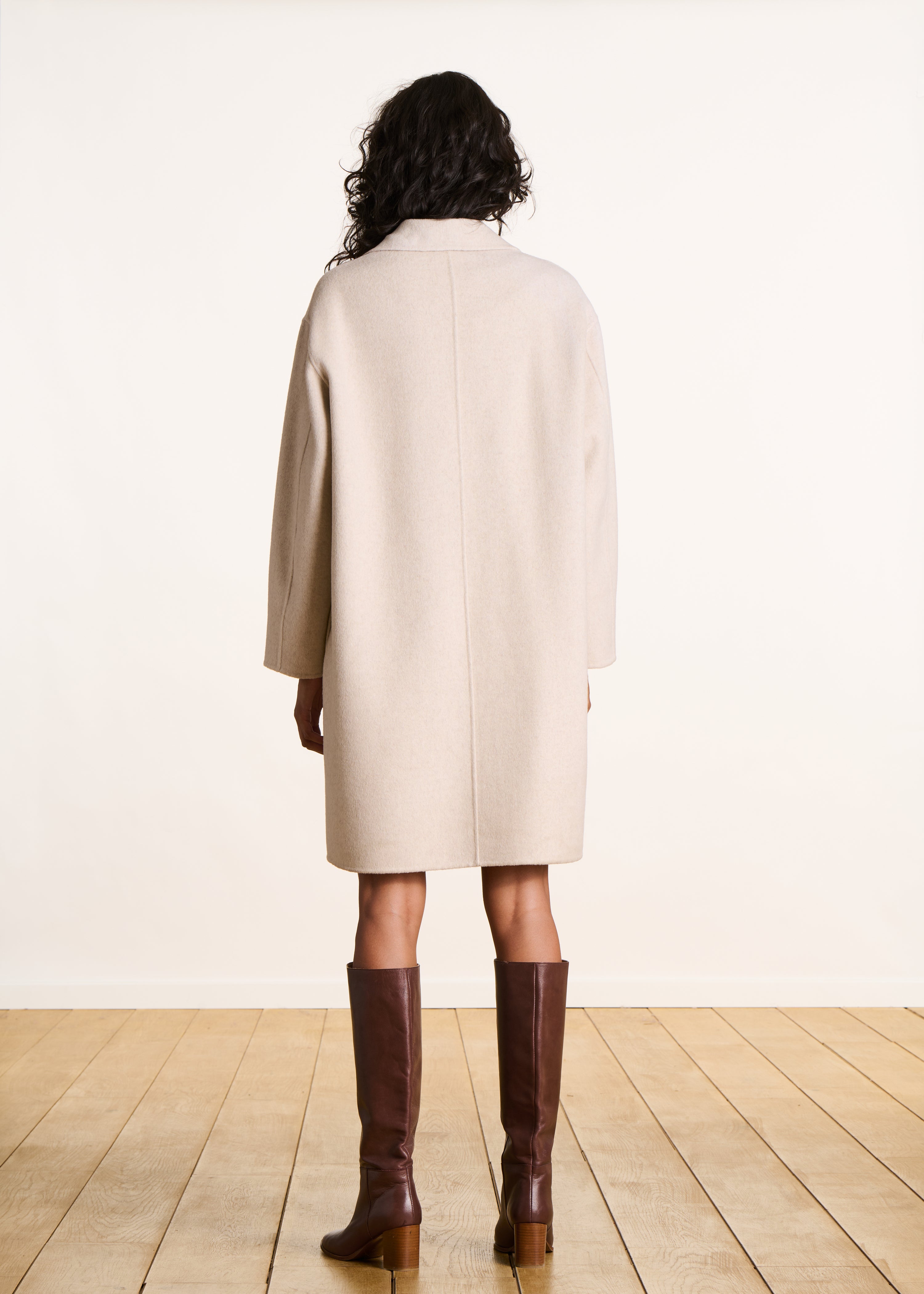 Manteau mi-long écru en lainage