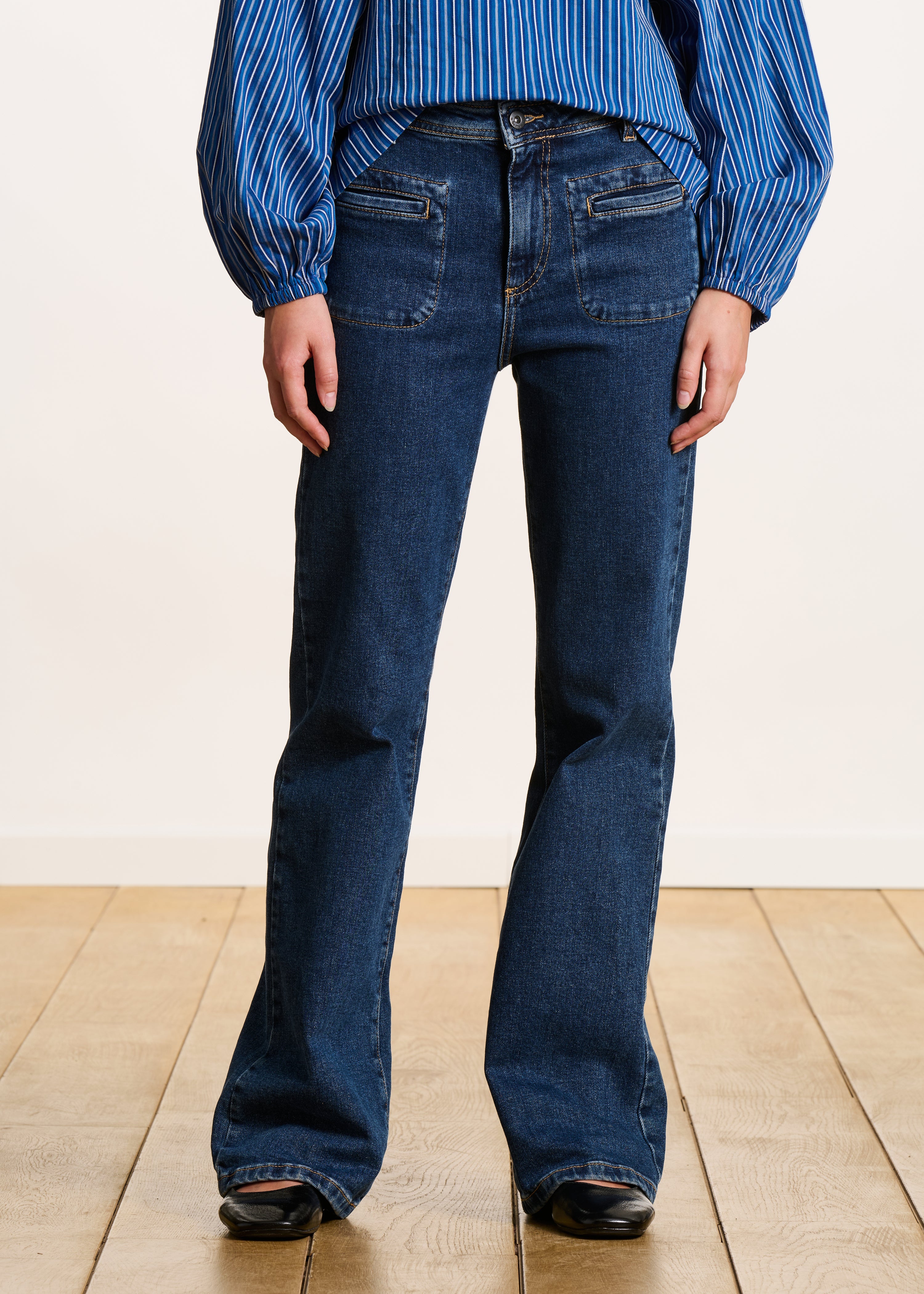 High-rise bootcut jeans in organic cotton