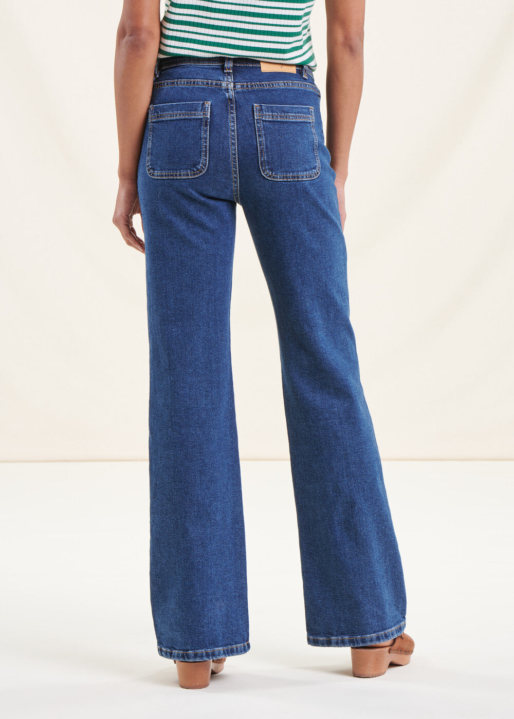 High-rise bootcut jeans in organic cotton