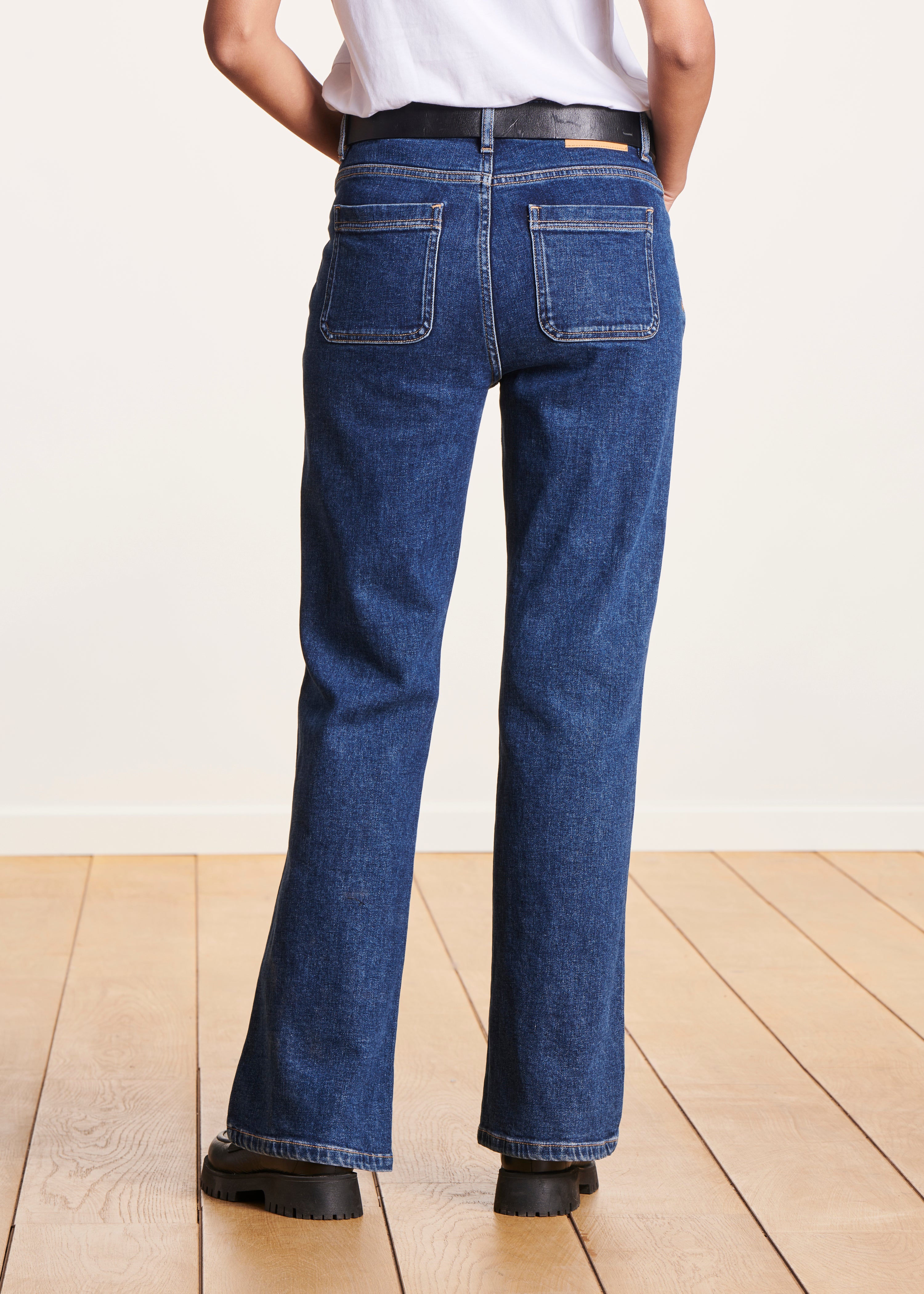 High-rise bootcut jeans in organic cotton