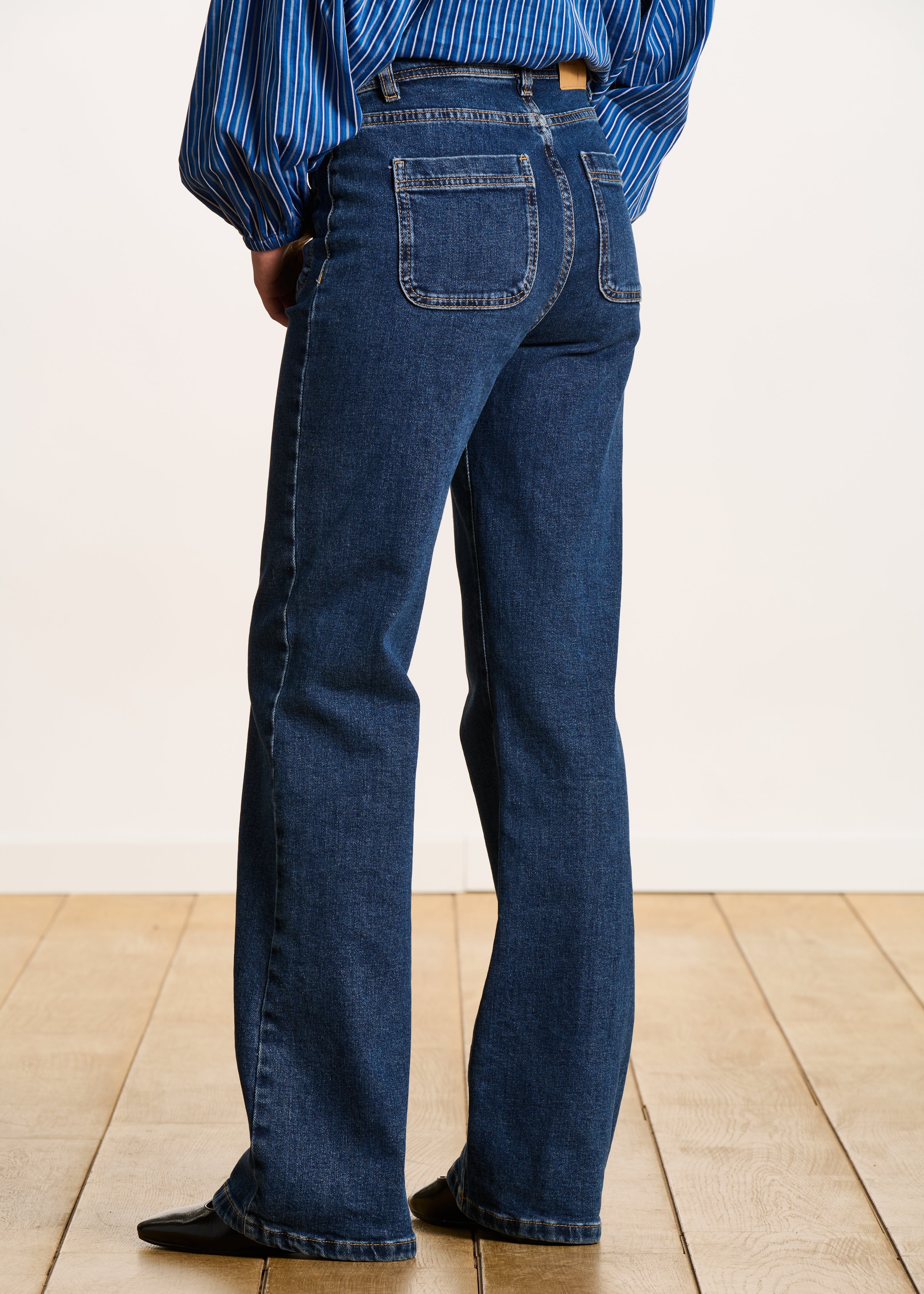 High-rise bootcut jeans in organic cotton