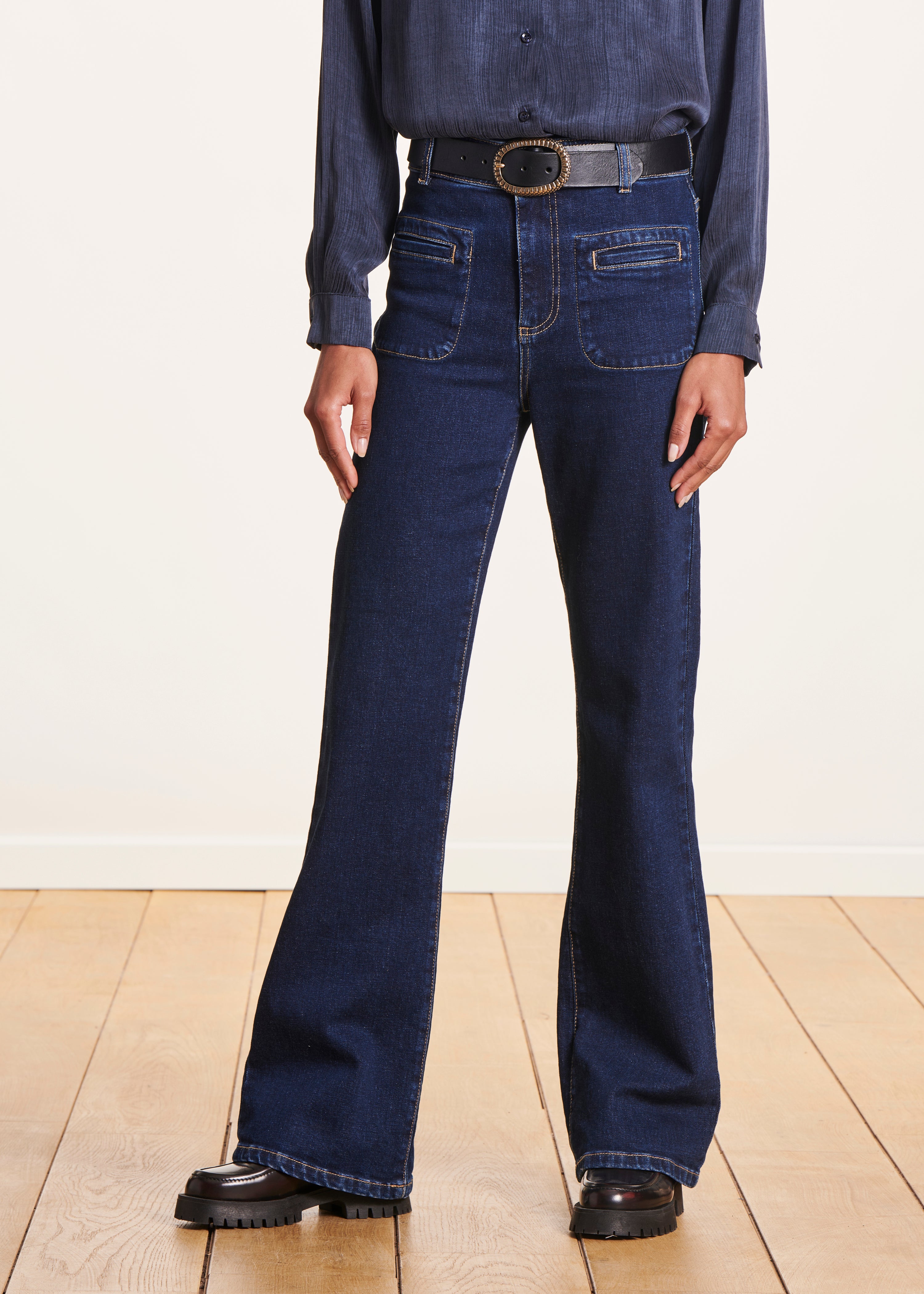 High-waisted raw bootcut jeans in organic cotton