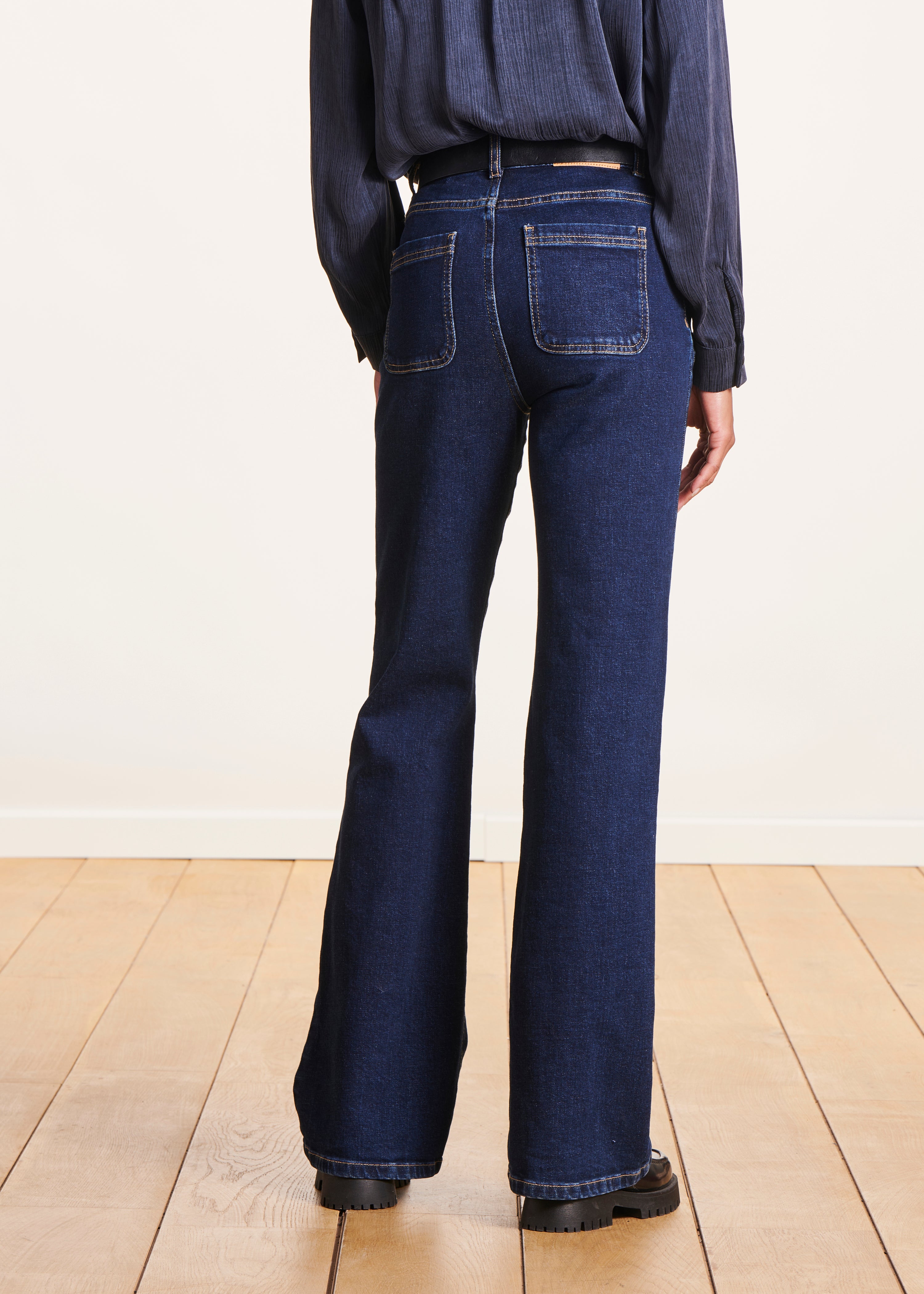 High-waisted raw bootcut jeans in organic cotton