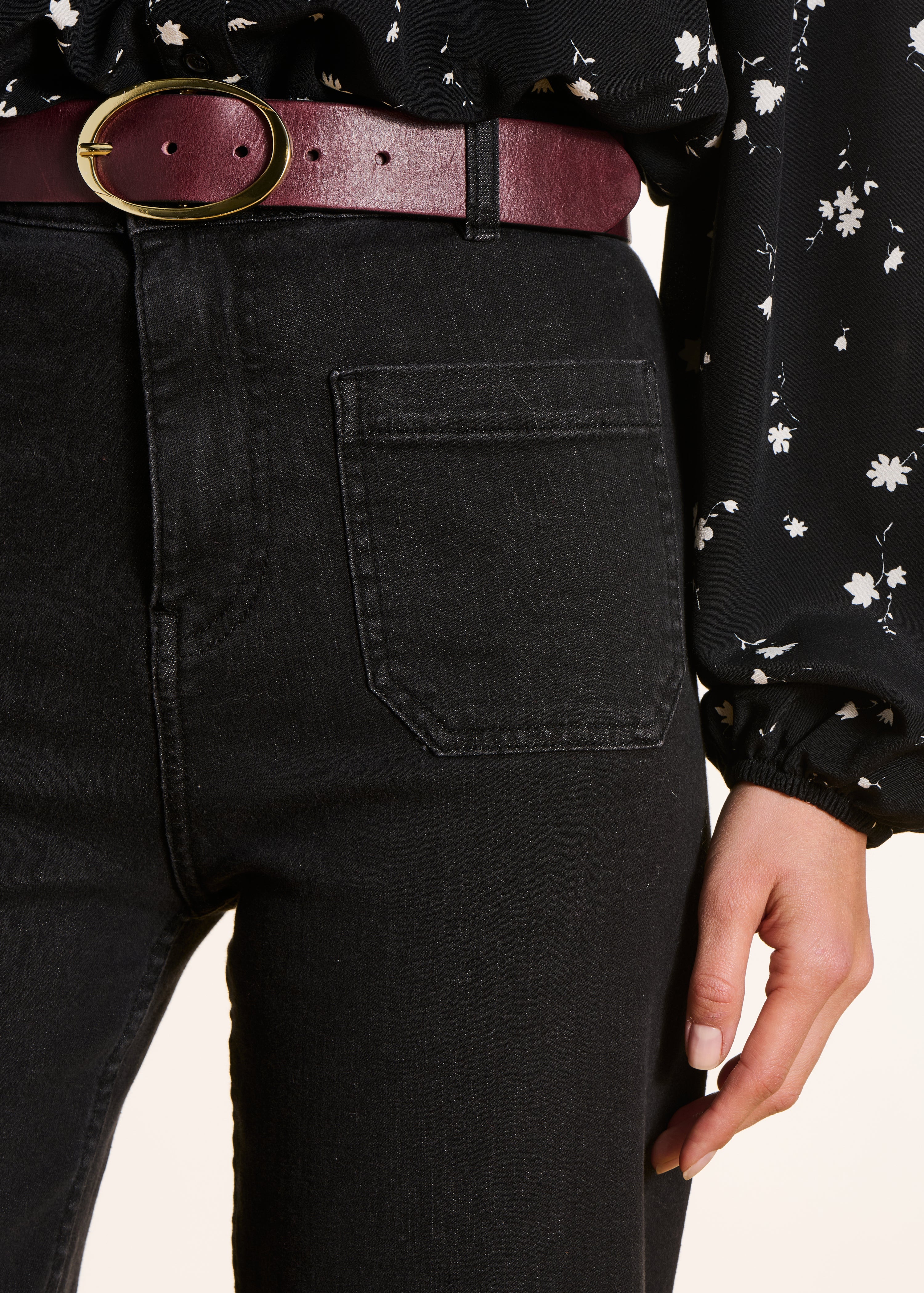 black high-waisted flare jeans in organic cotton