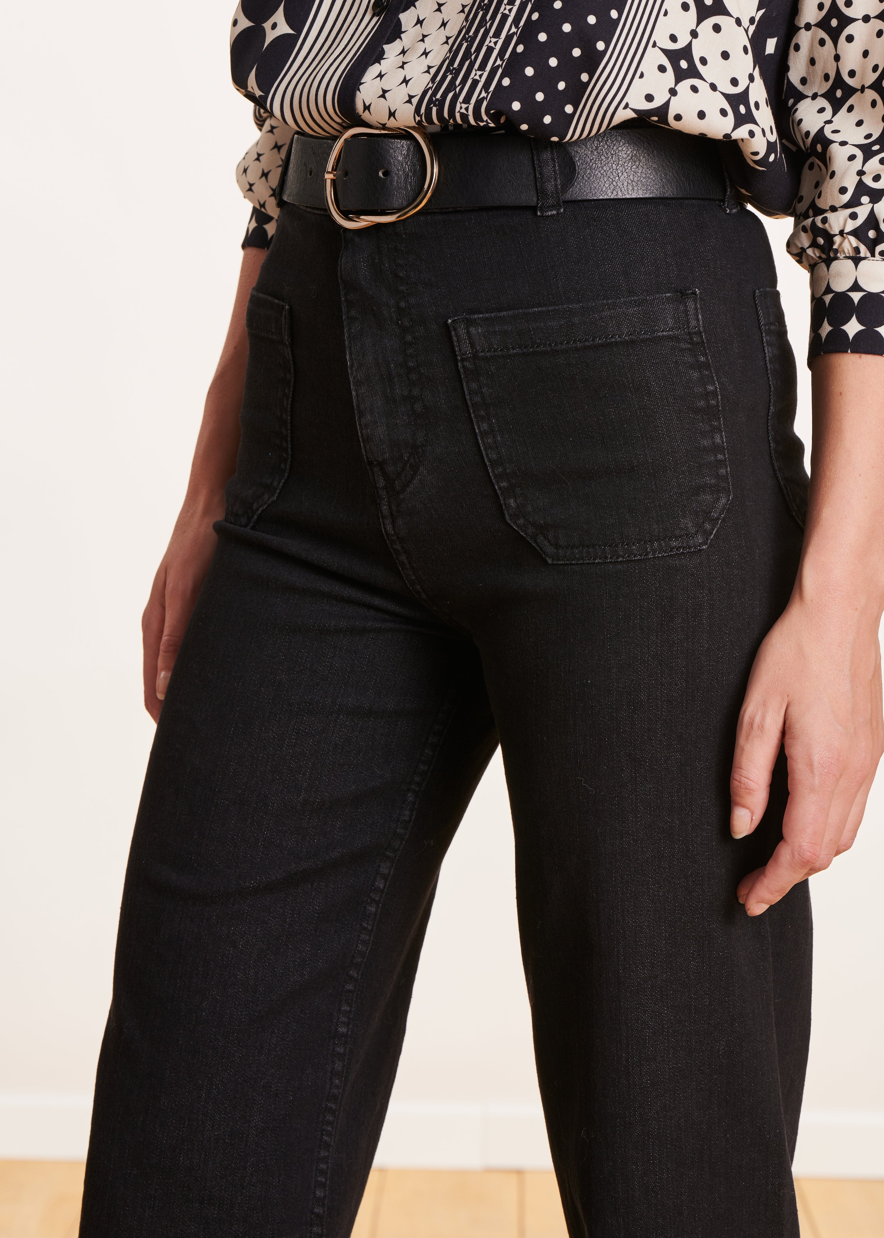 Black high-waisted flare jeans in organic cotton