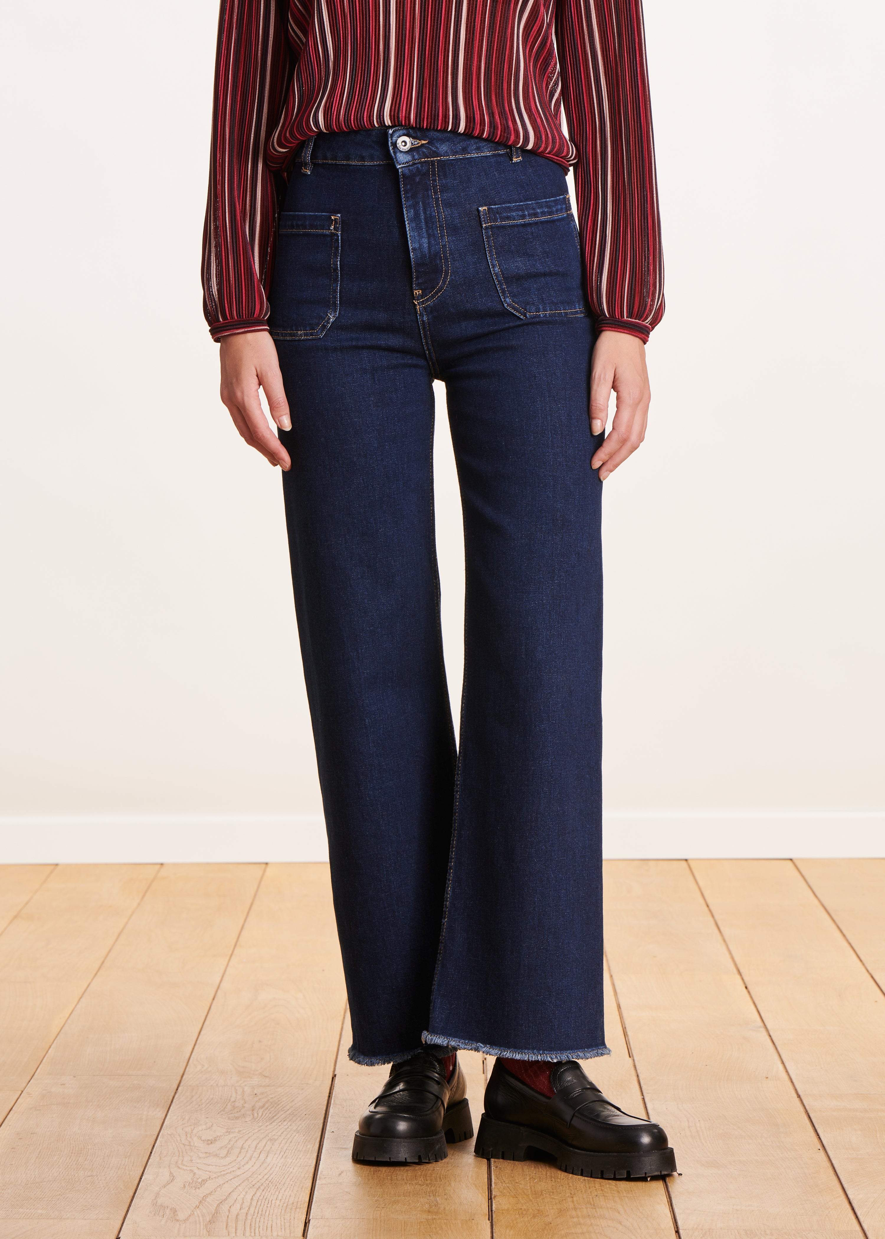 High-waisted raw flare jeans in organic cotton