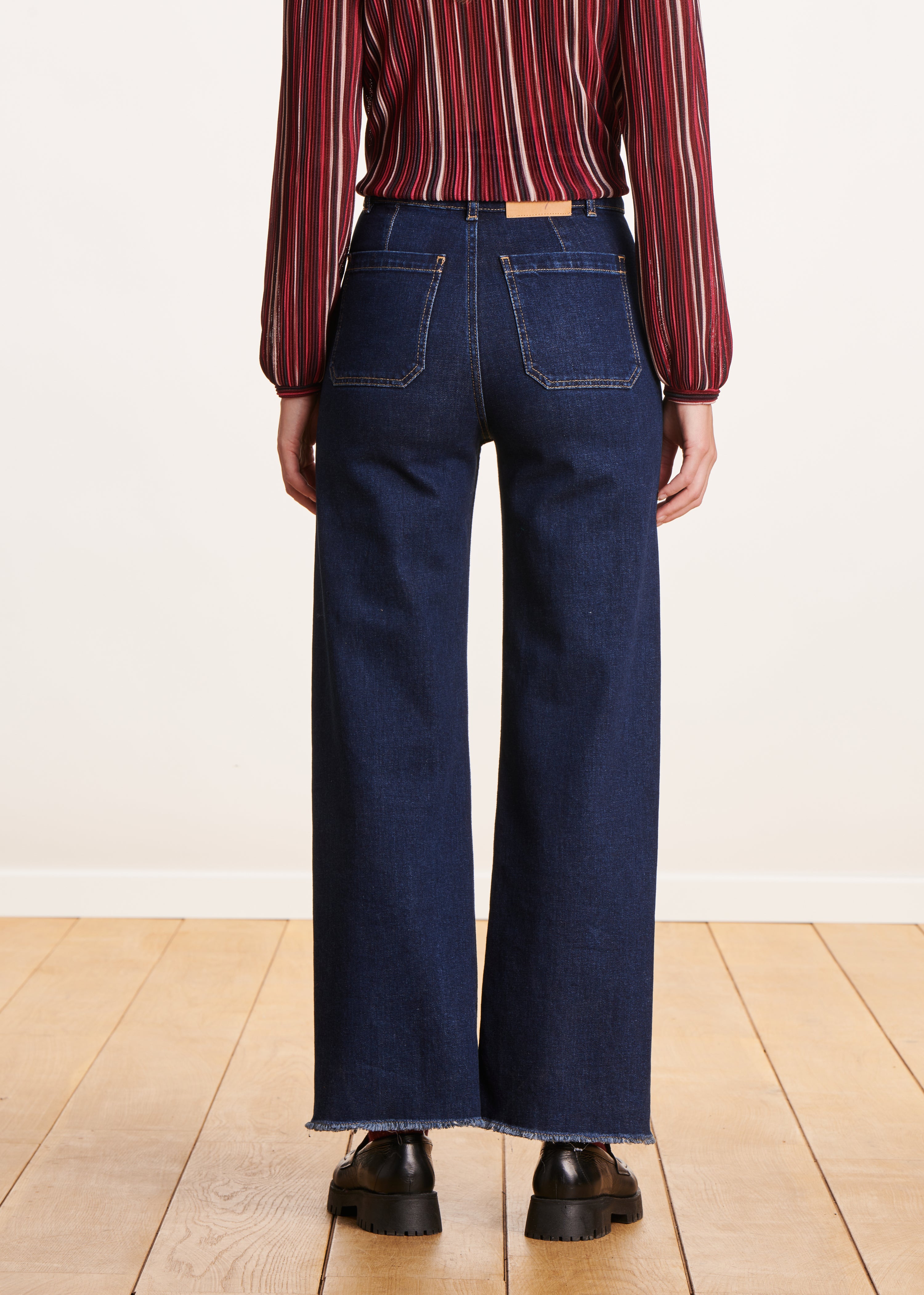 High-waisted raw flare jeans in organic cotton