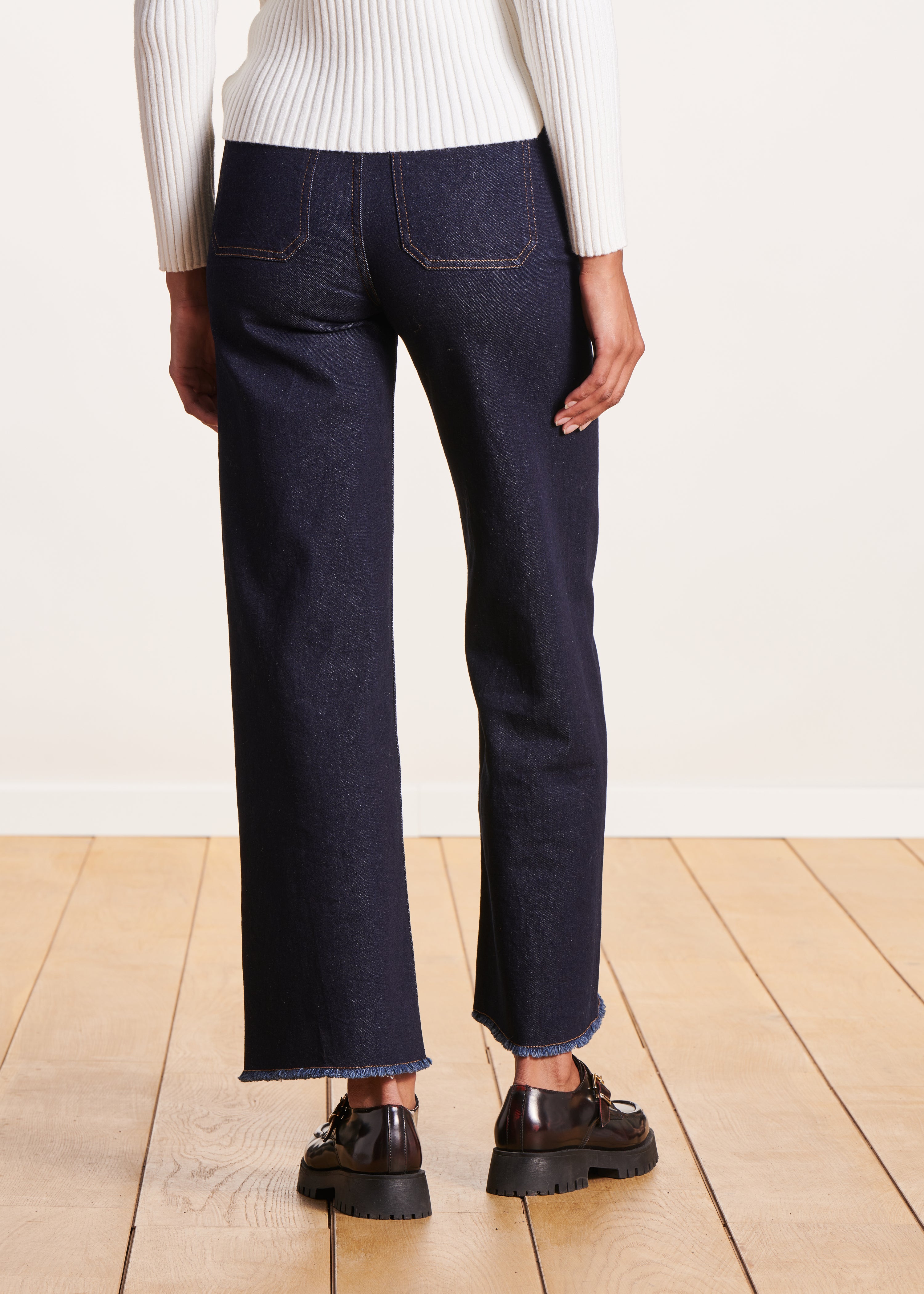 Donkere flare jeans met hoge taille in biologisch katoen