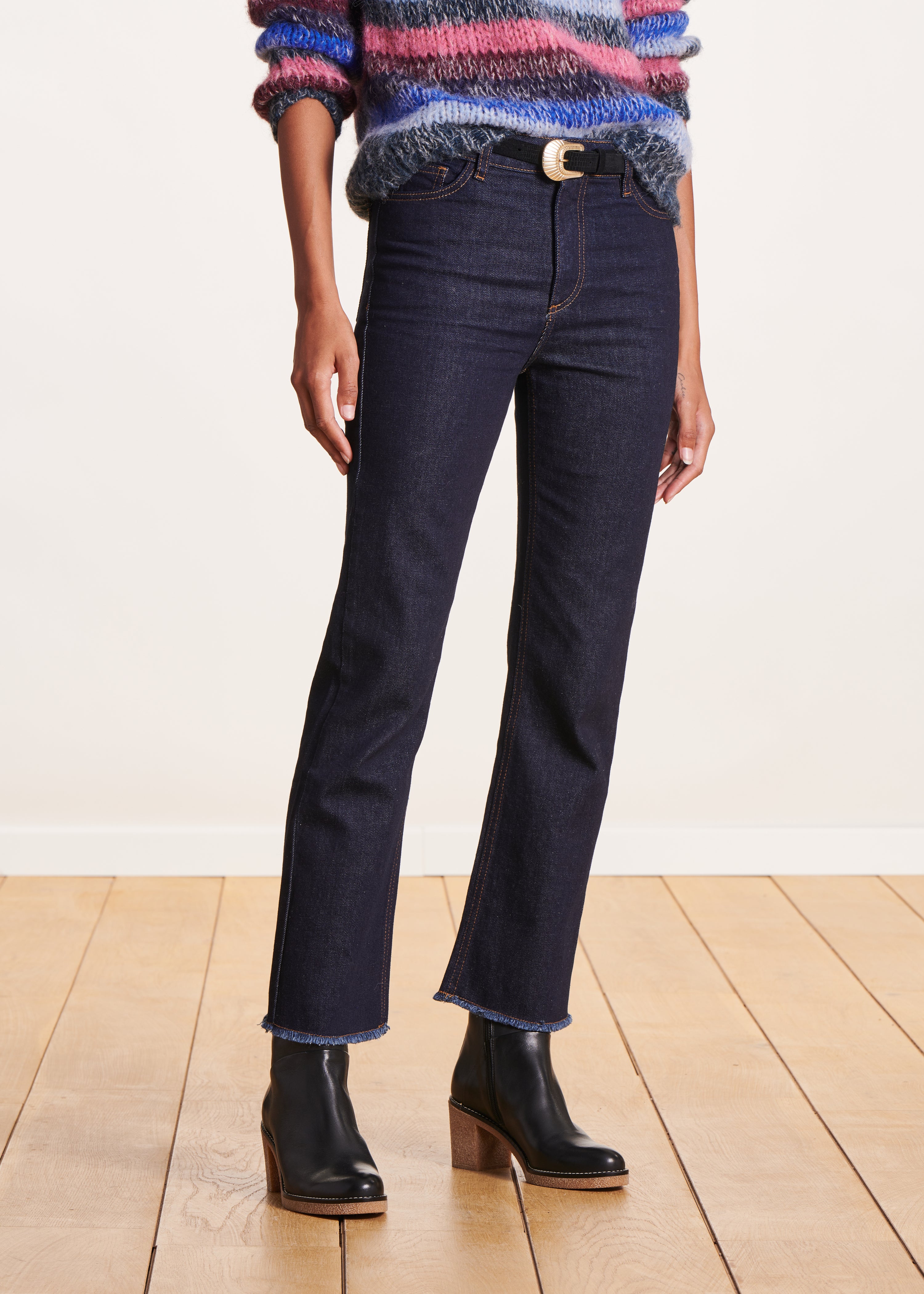 Dark organic cotton cropped jeans