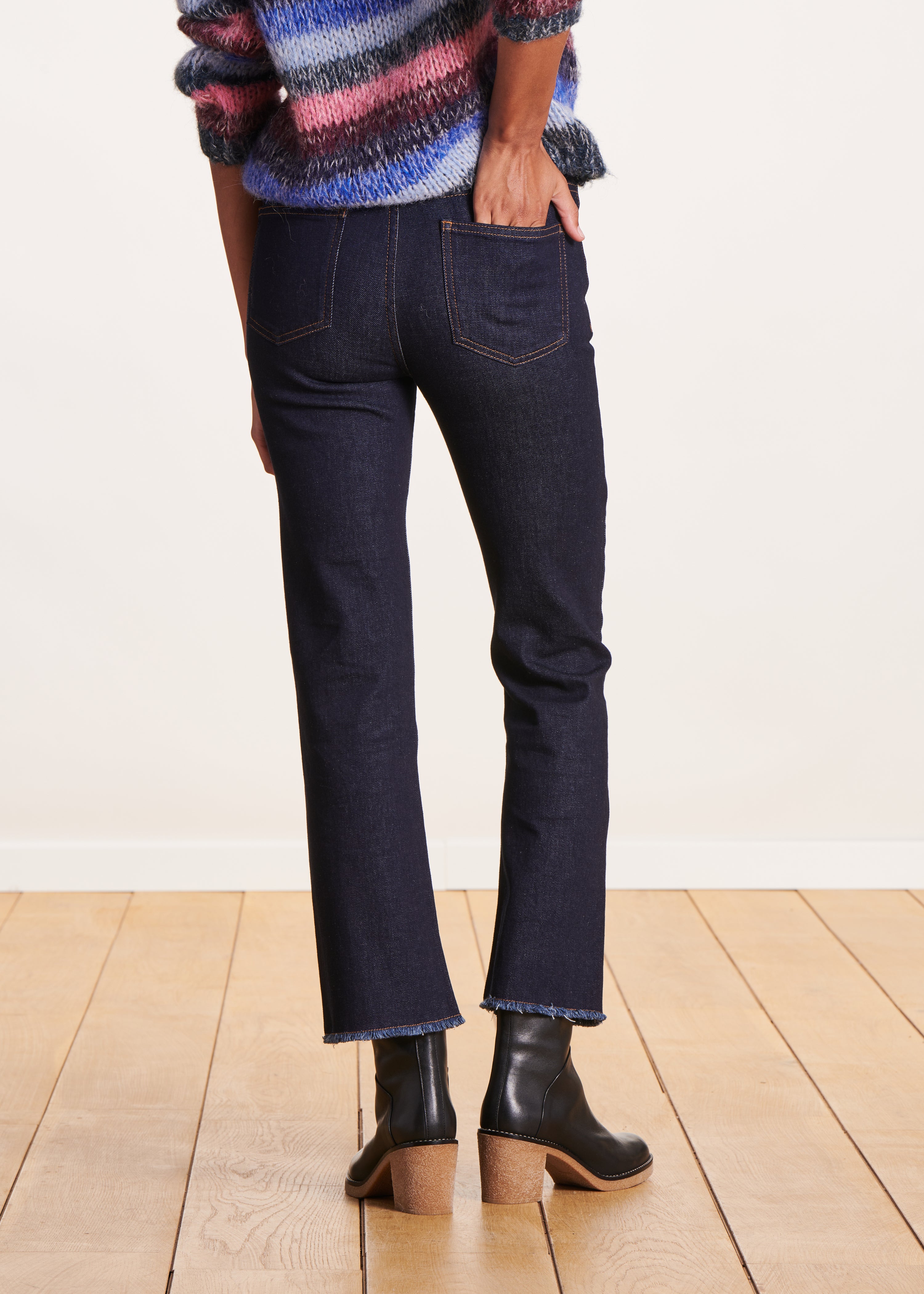 Dark organic cotton cropped jeans