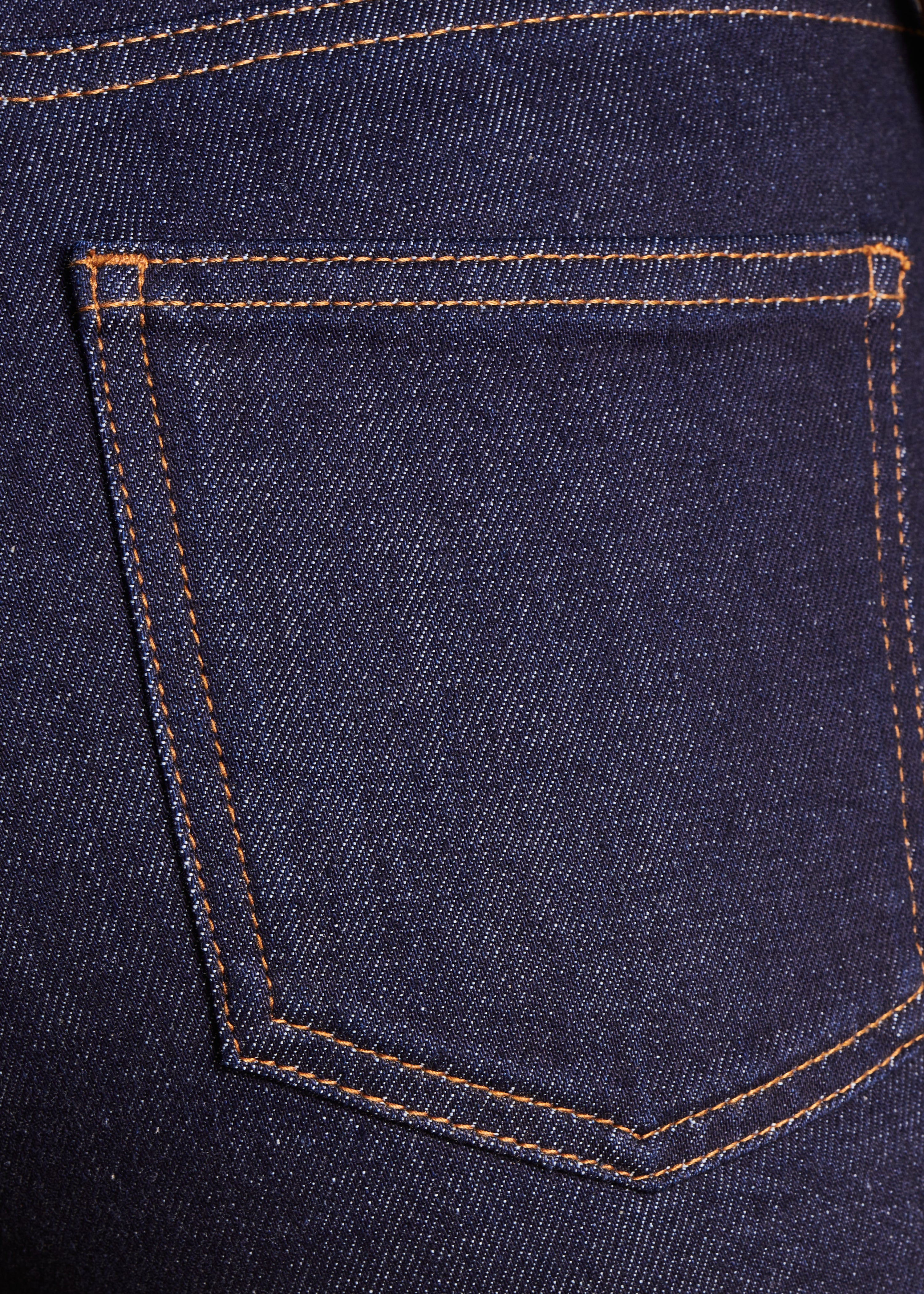 Jeans curtos de algodão orgânico escuro