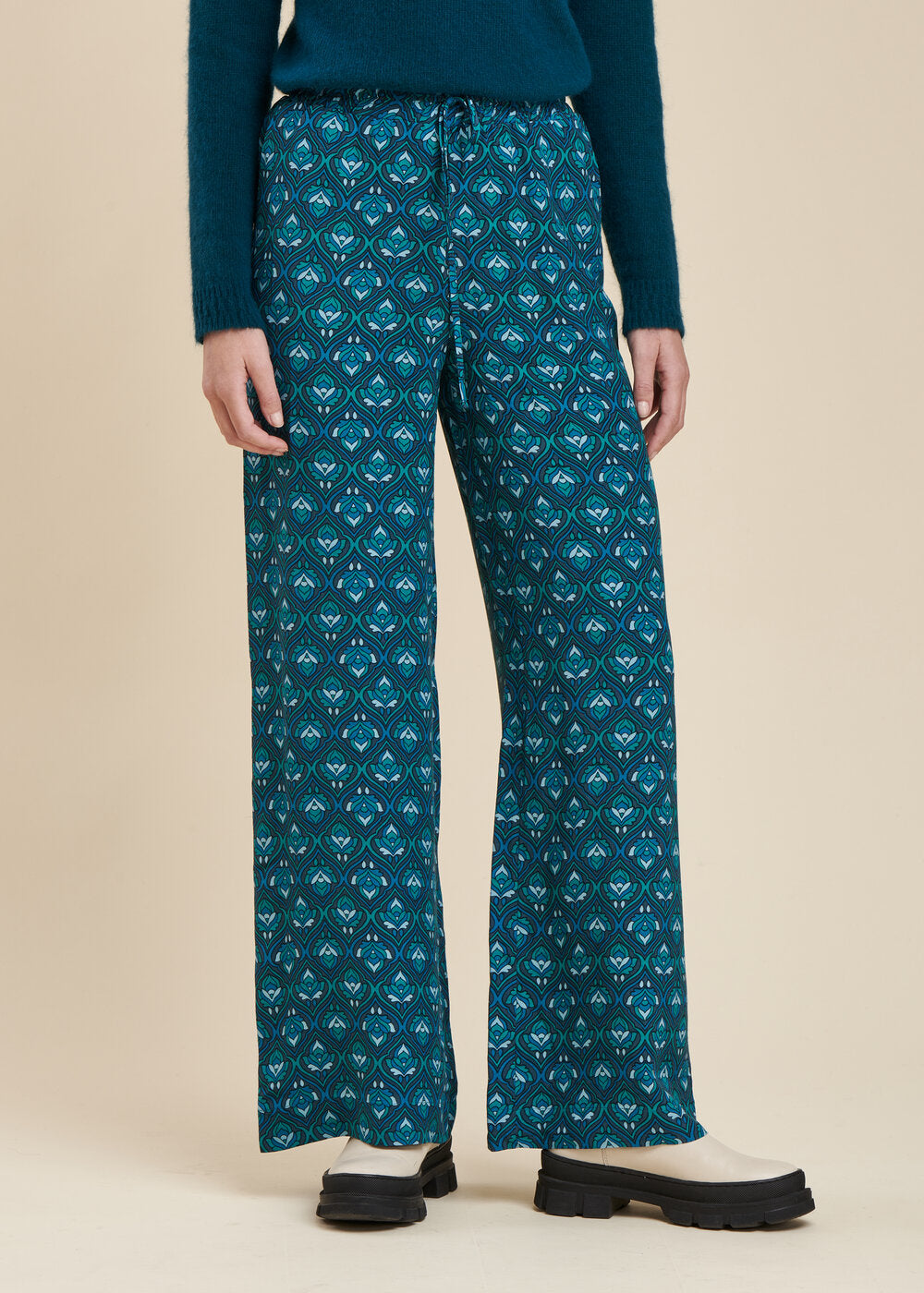 Soepelvallende broek met grafische print