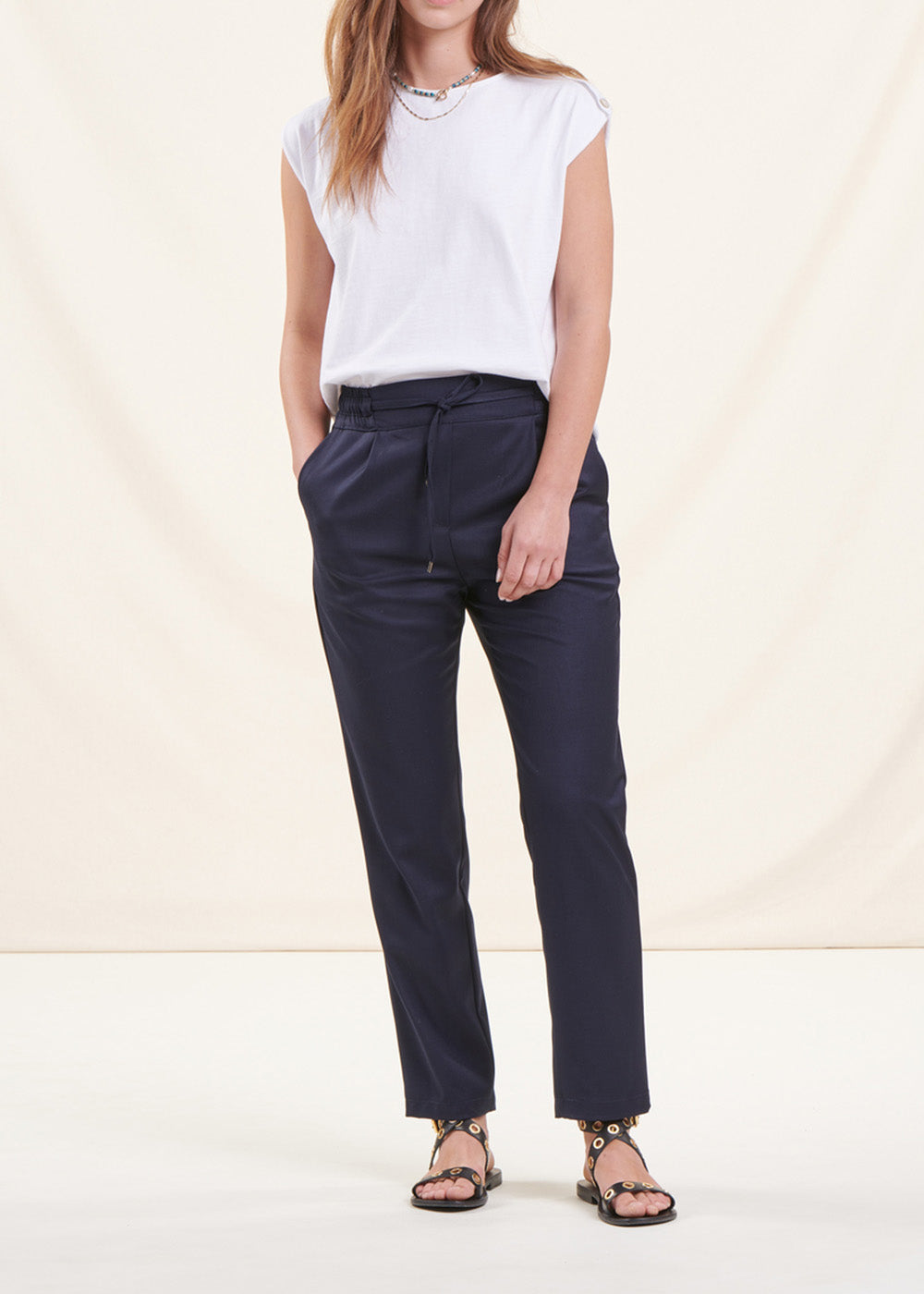 Pantalon bleu coupe carotte