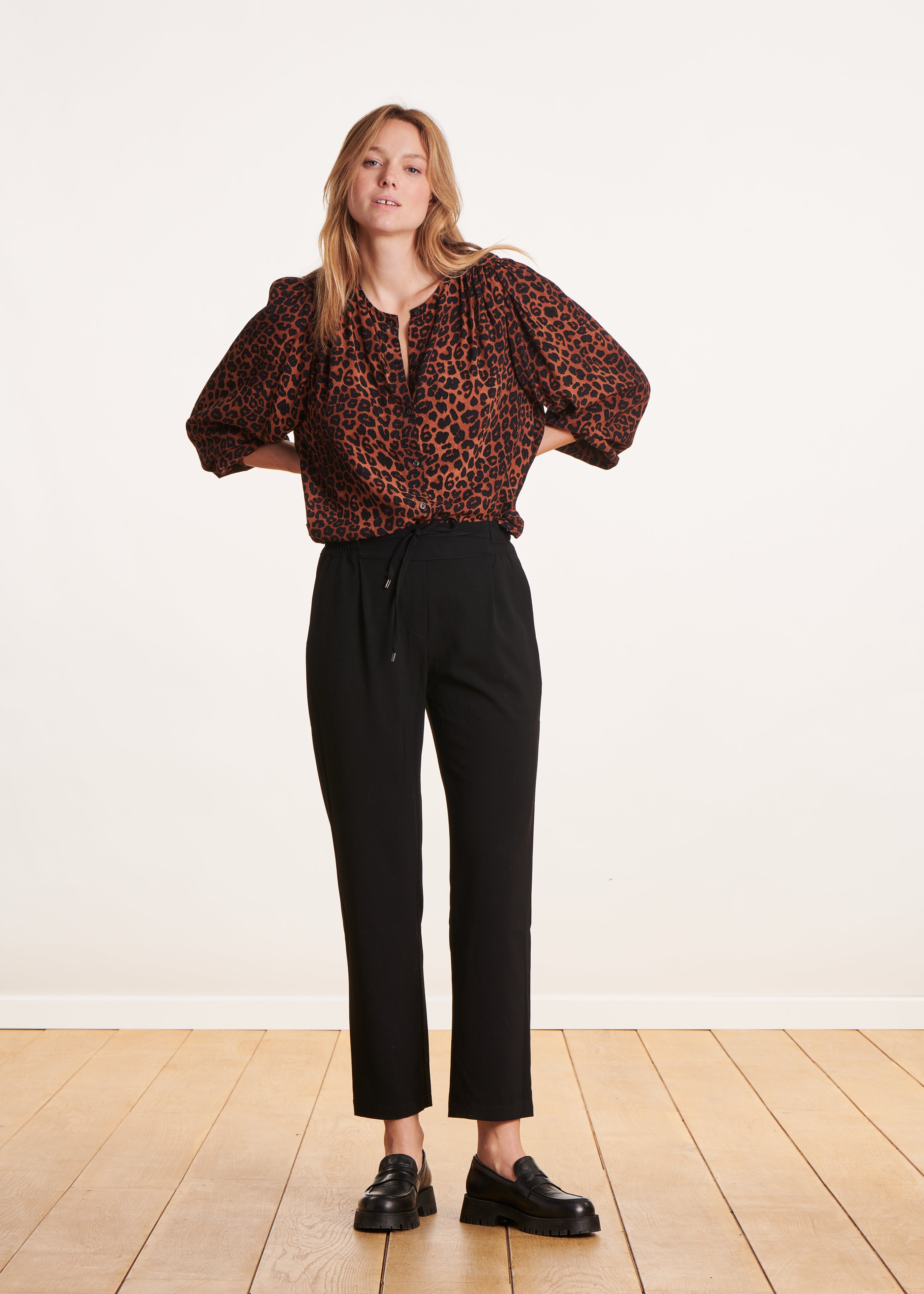 Black carrot cut pants