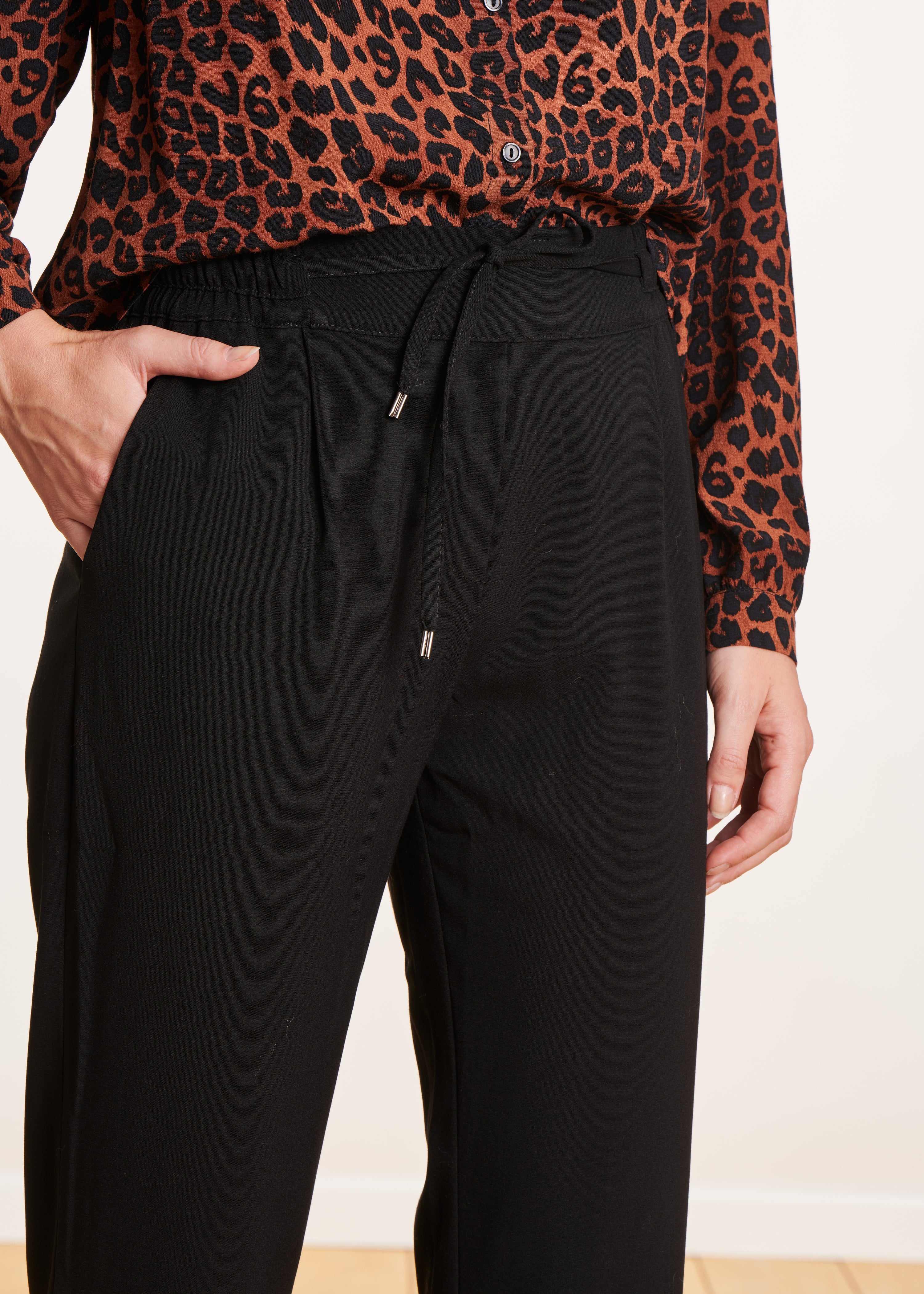 Black carrot cut pants