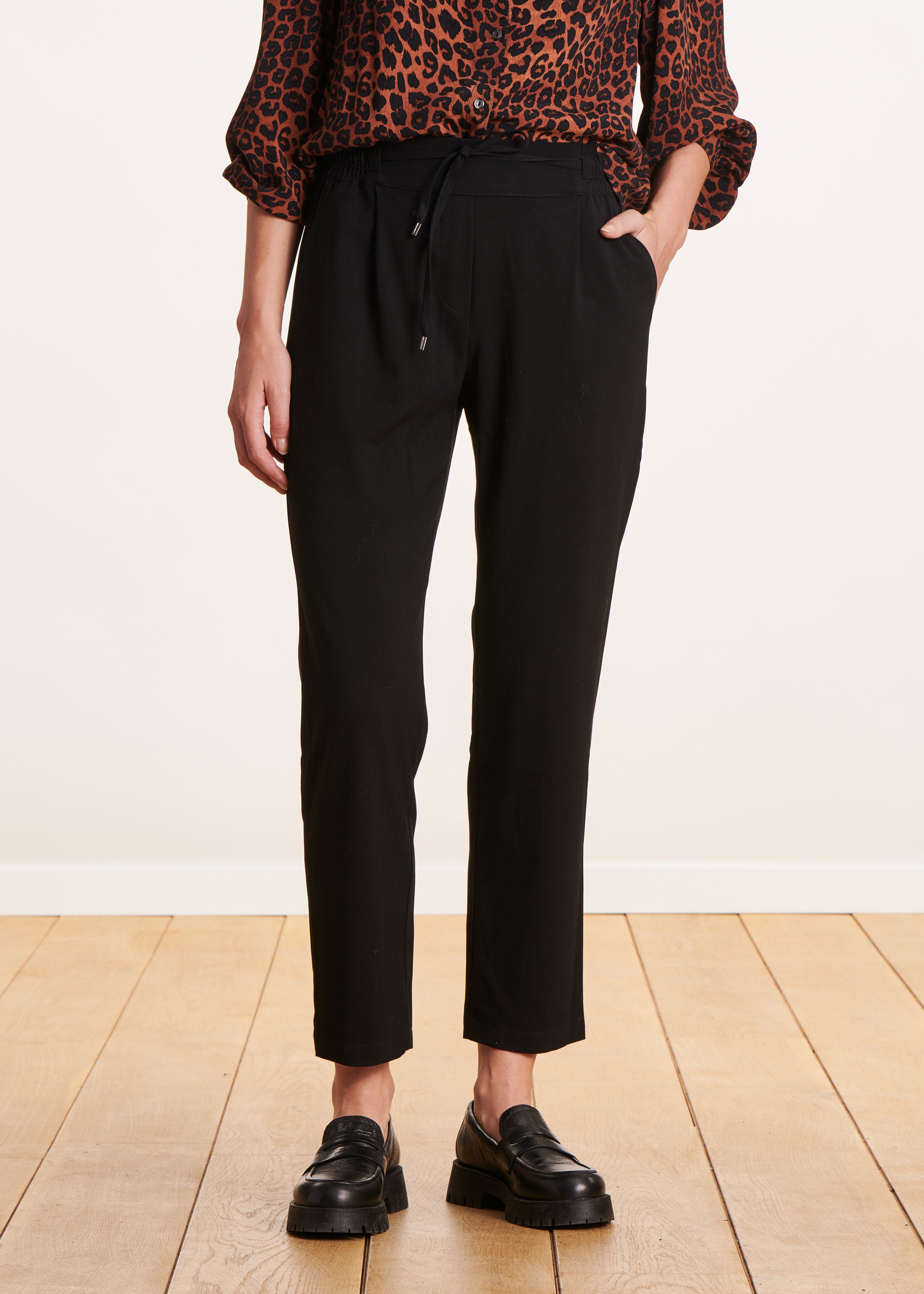 Pantalon noir coupe carotte