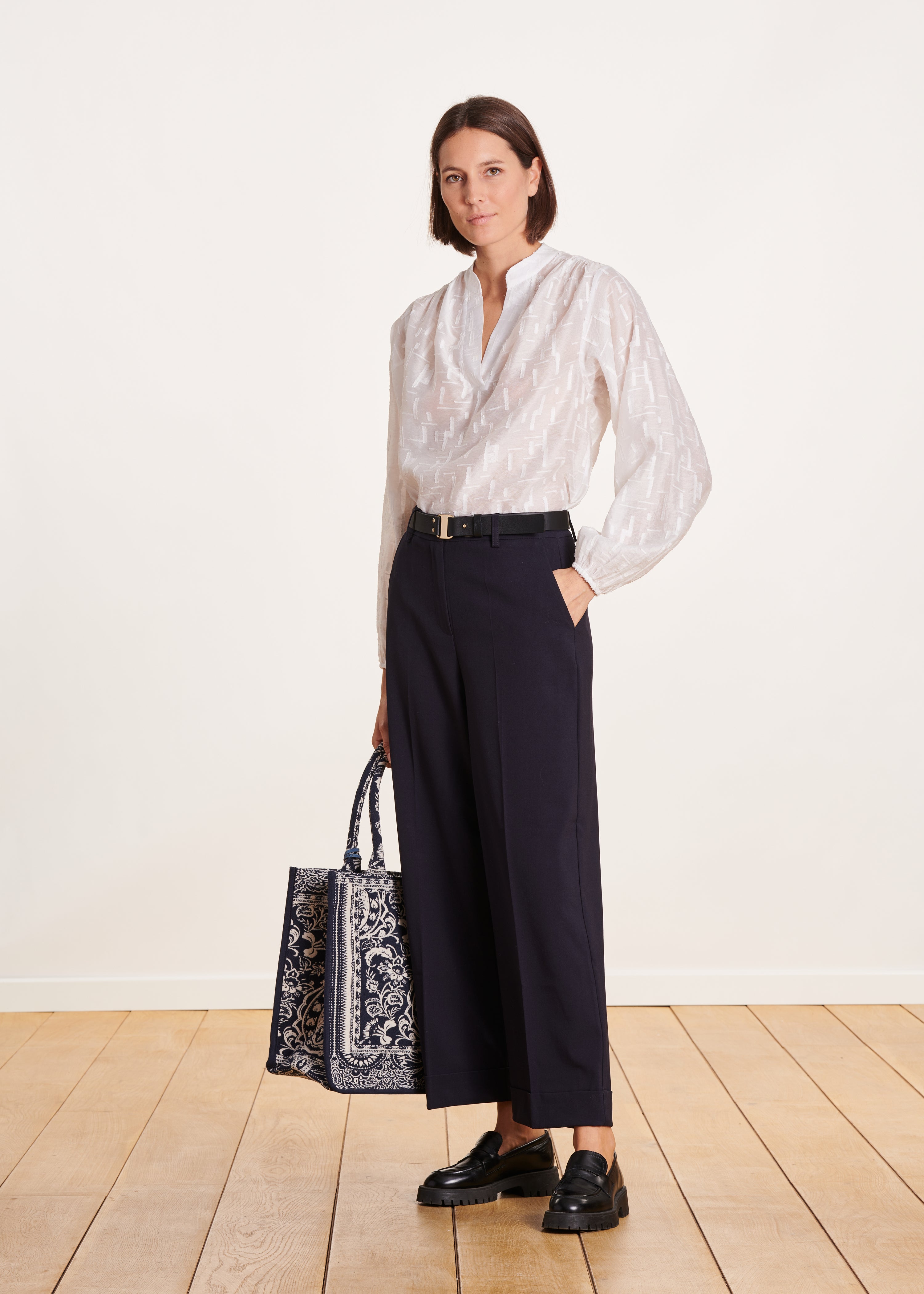 Straight-leg, wide-leg 7/8th dark blue trousers