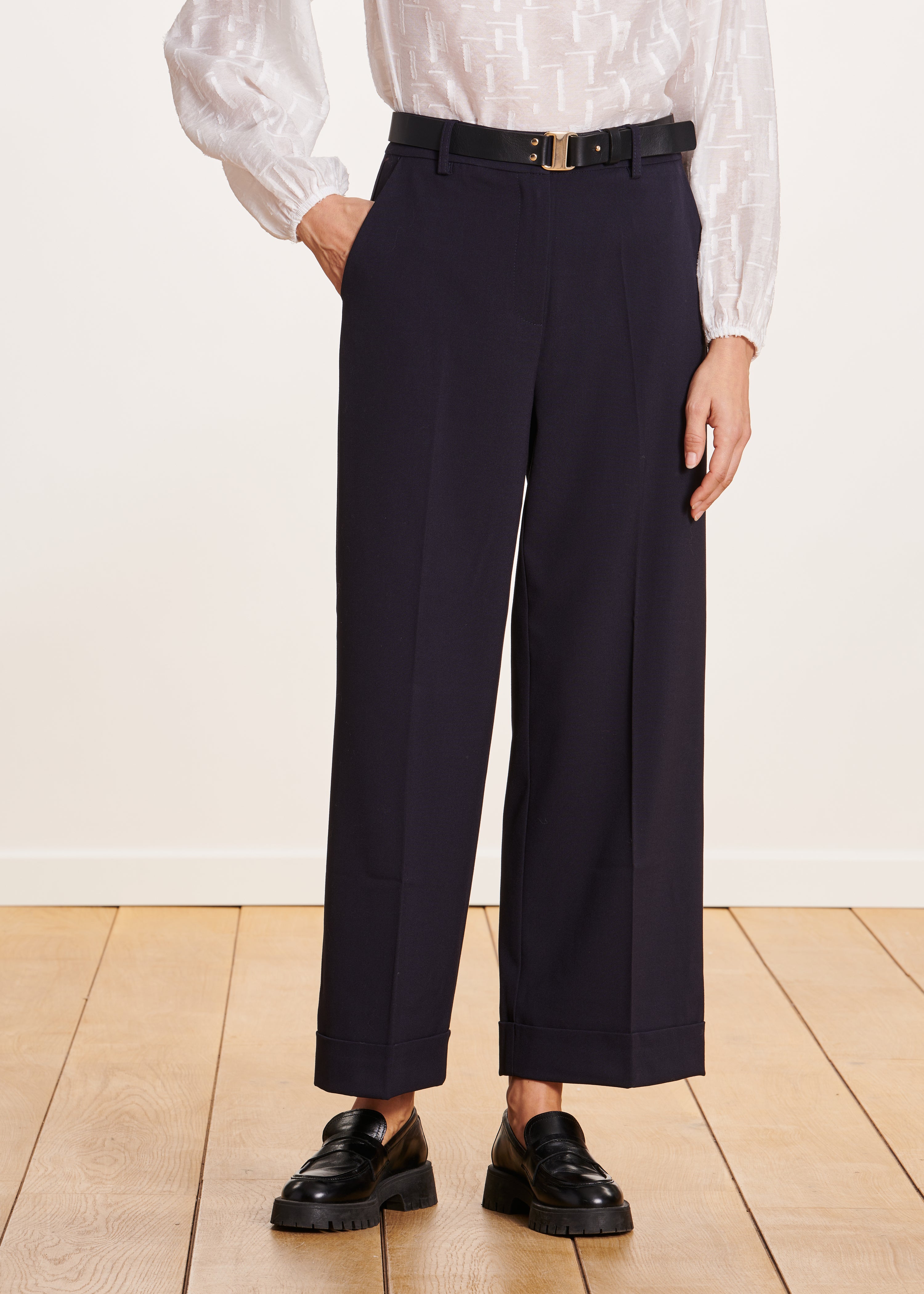 Straight-leg, wide-leg 7/8th dark blue trousers