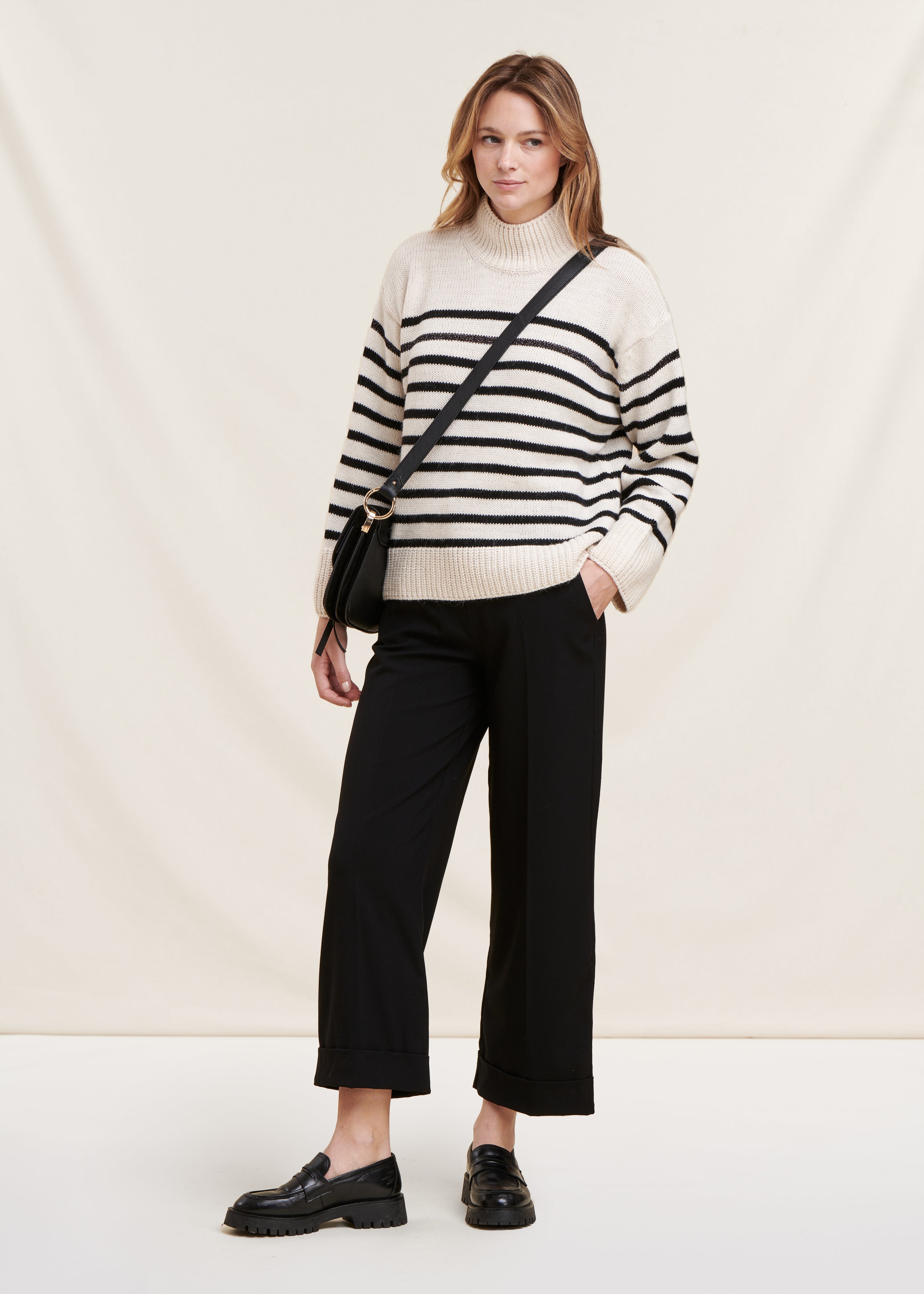 Straight-leg, wide-leg 7/8th black trousers