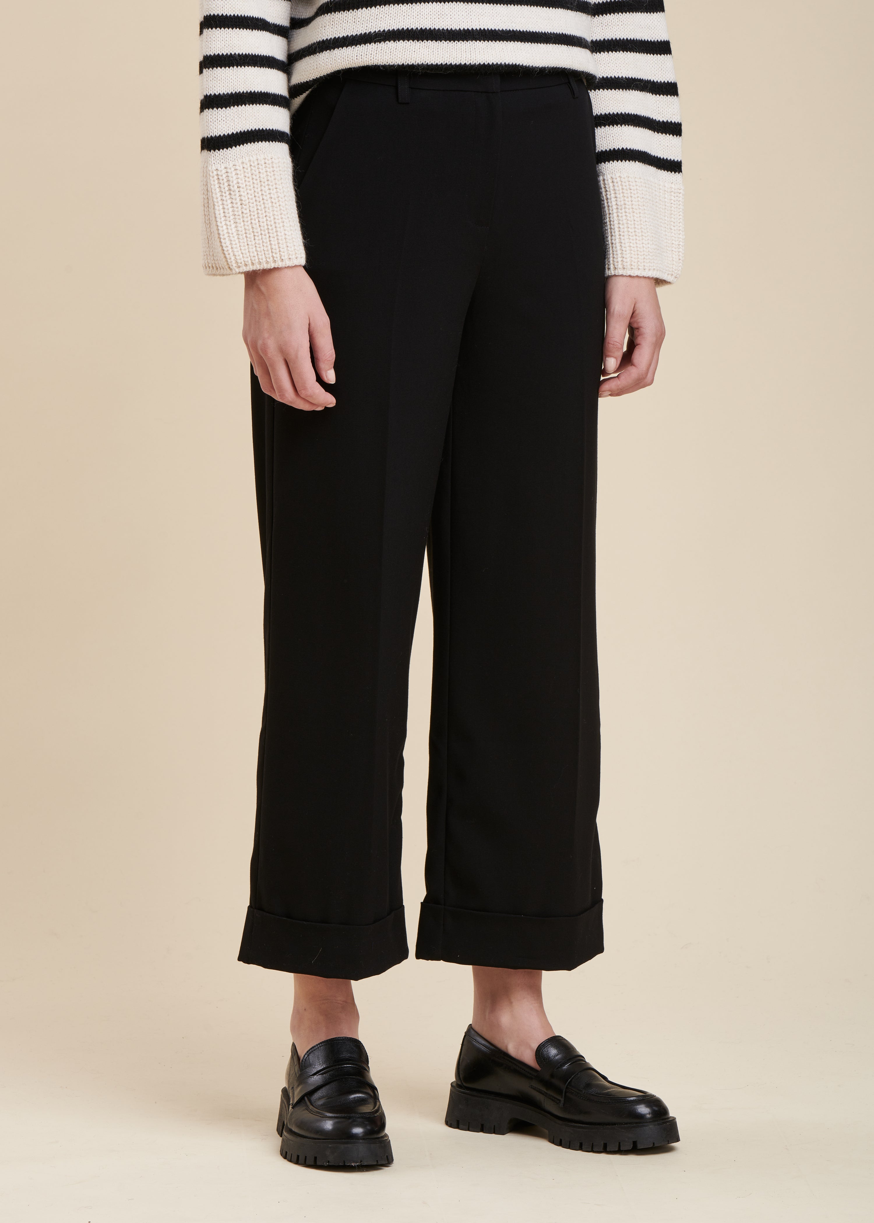 Straight-leg, wide-leg 7/8th black trousers