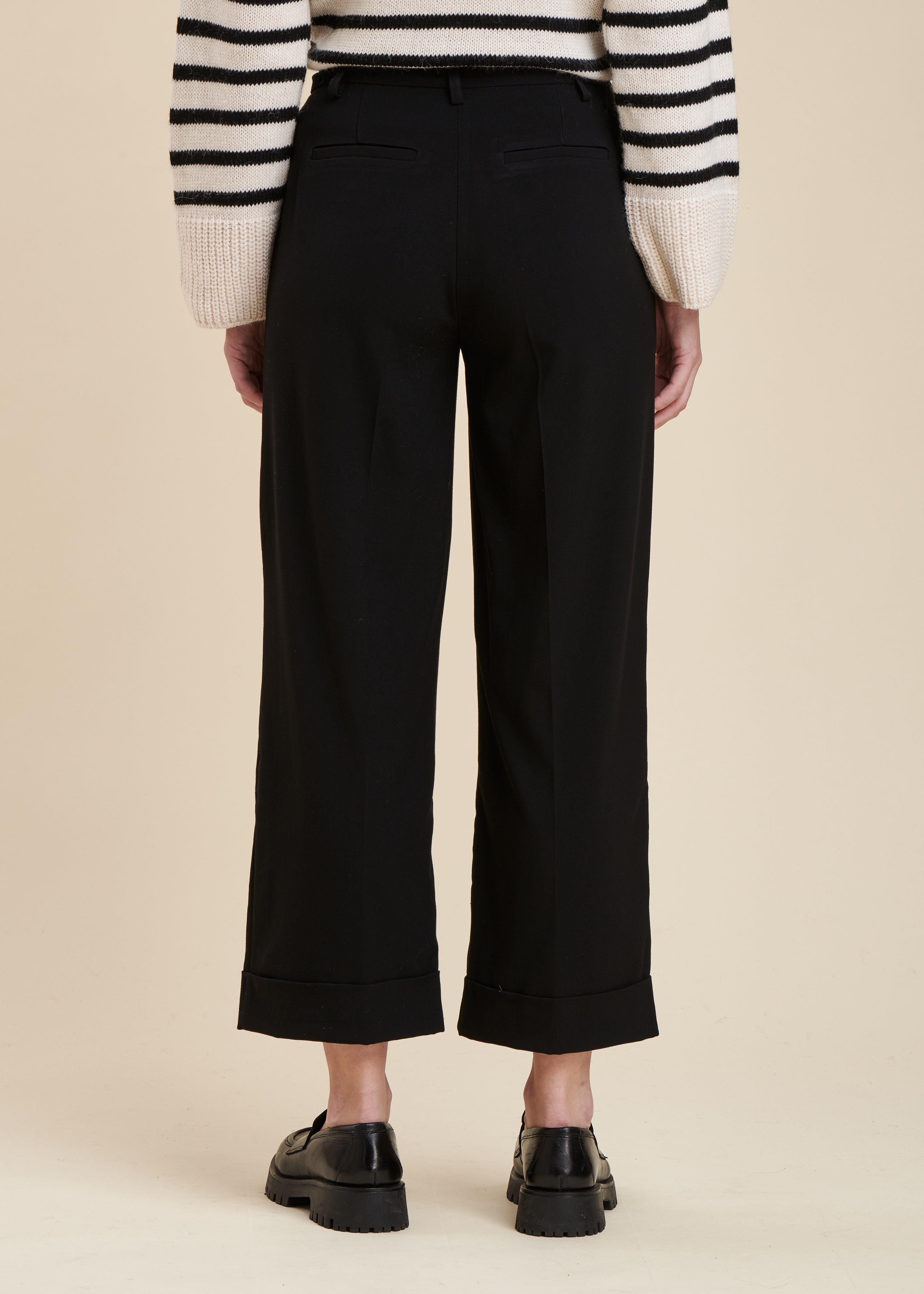 Straight-leg, wide-leg 7/8th black trousers