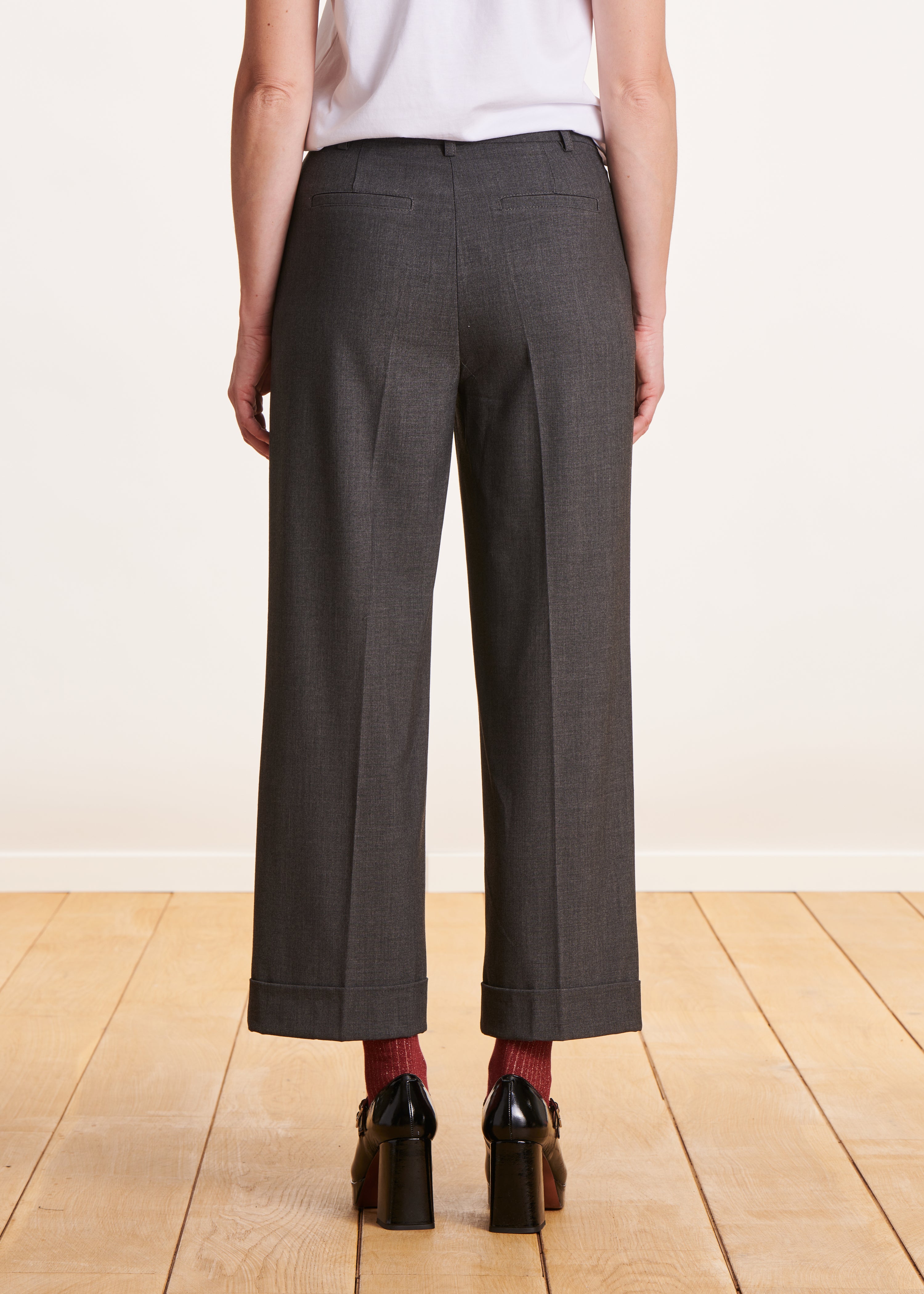 Straight-leg, wide-leg 7/8th dark grey trousers