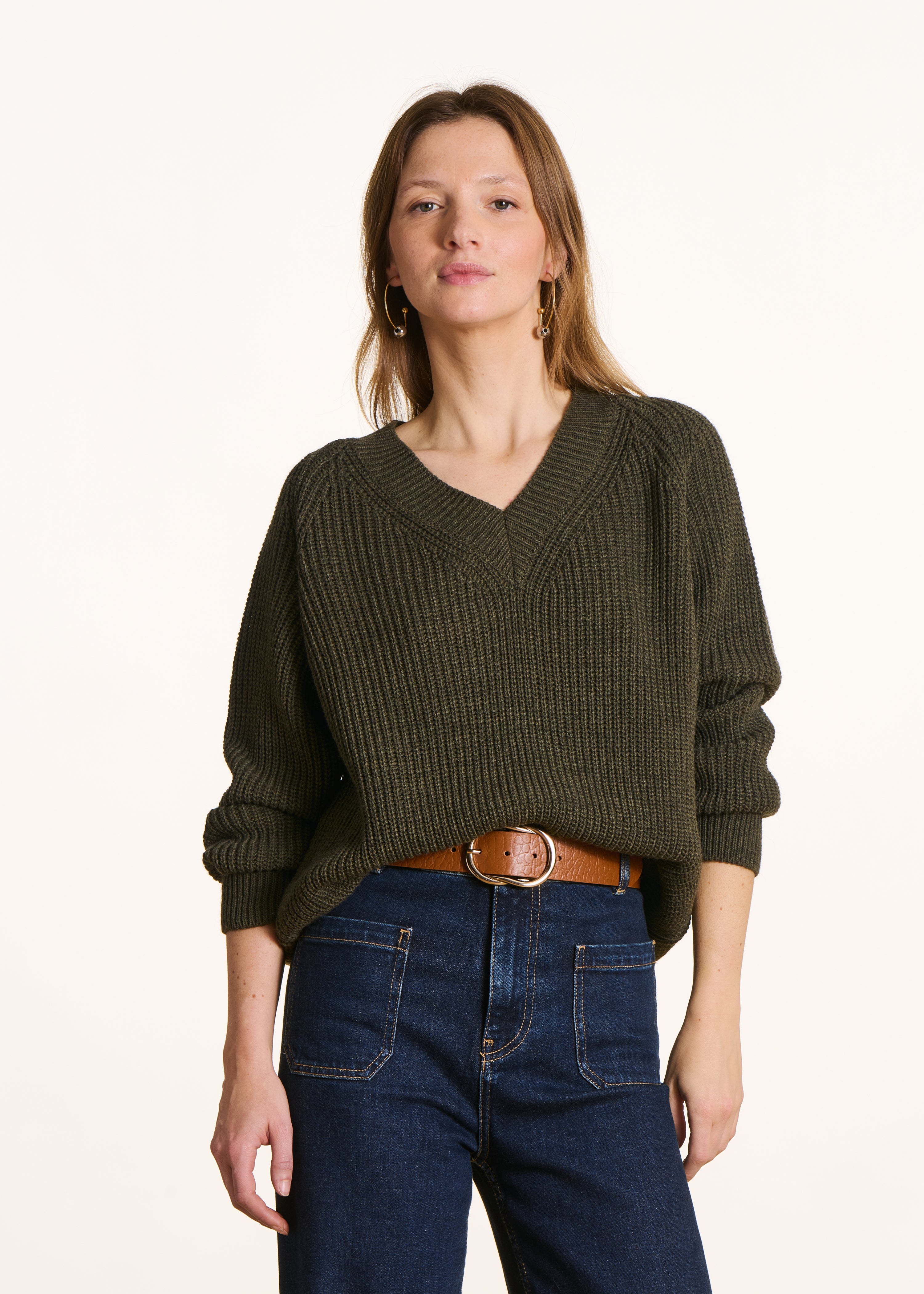 Khaki V-neck sweater in pearl rib knit