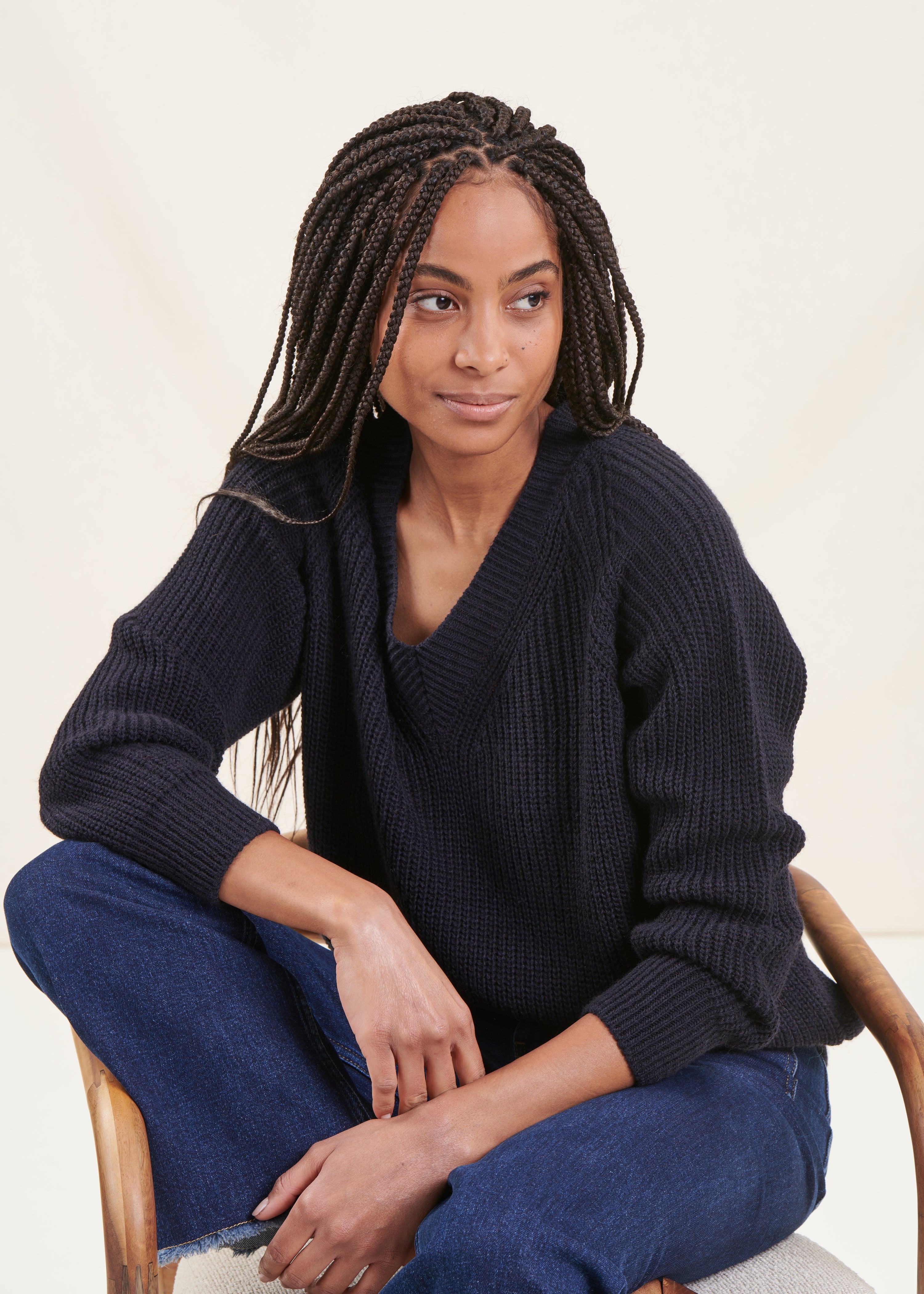 Navy blue V-neck sweater in beaded rib knit