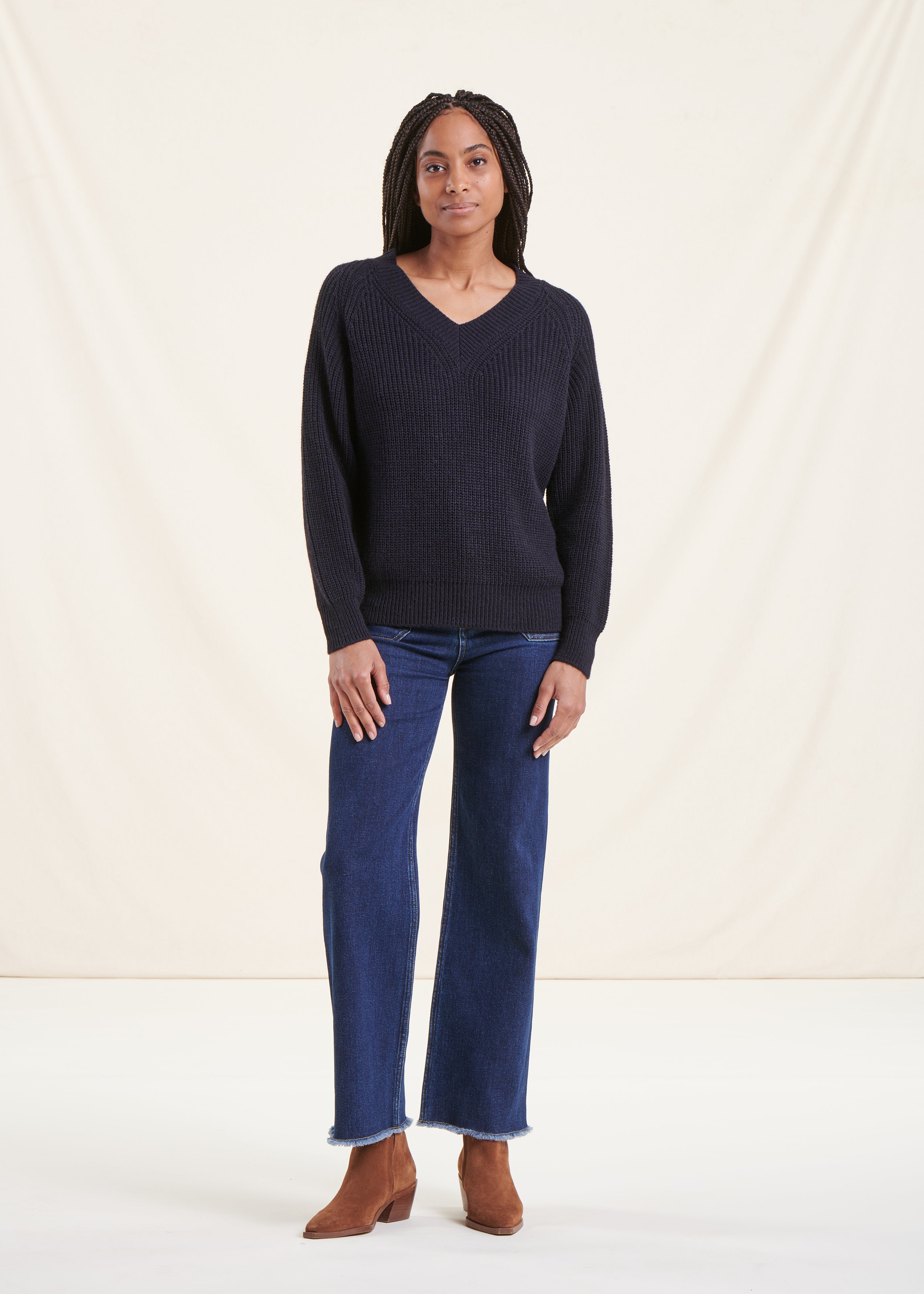 Navy blue V-neck sweater in beaded rib knit