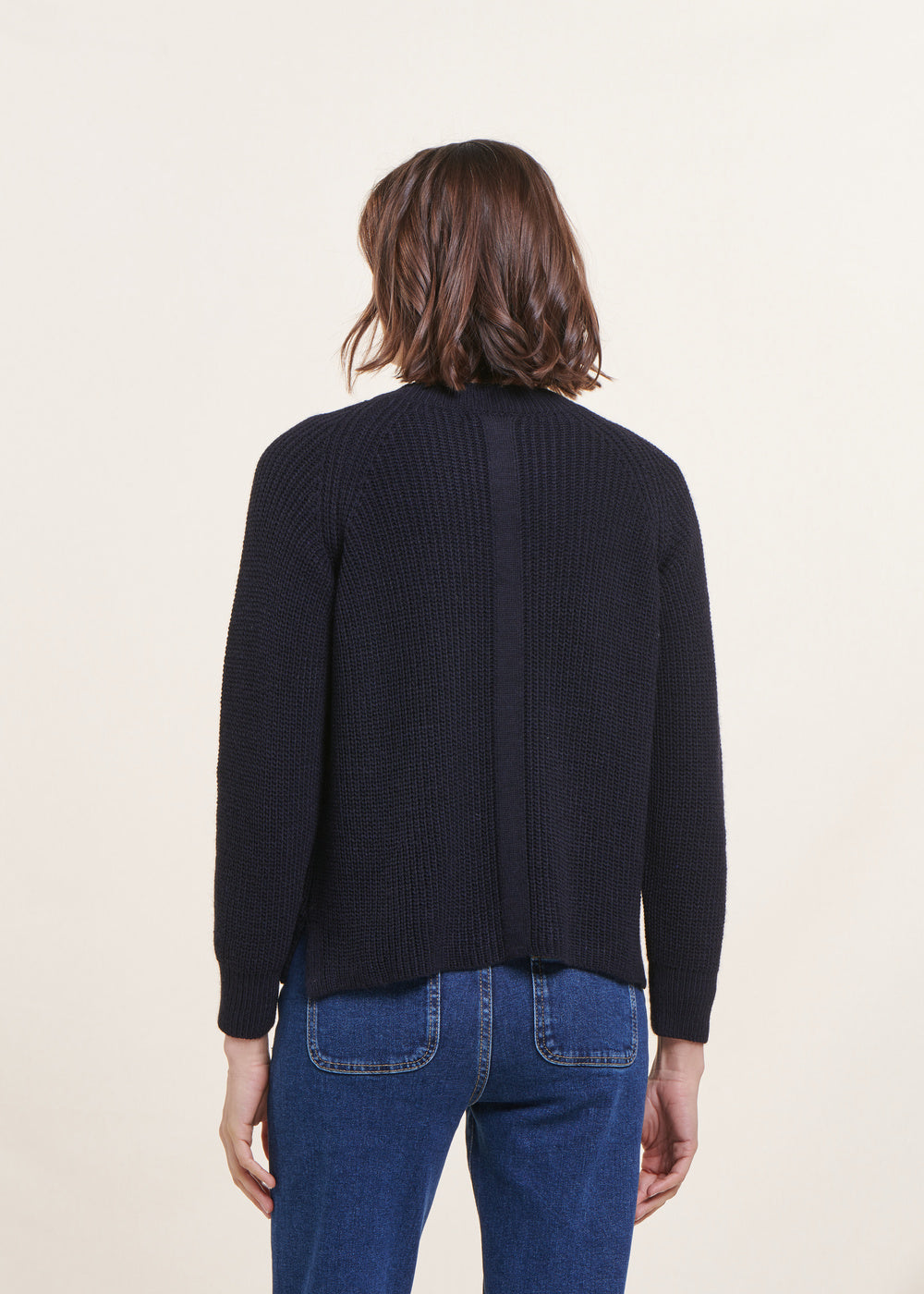 Marineblauer Pullover mit rundem Halsausschnitt