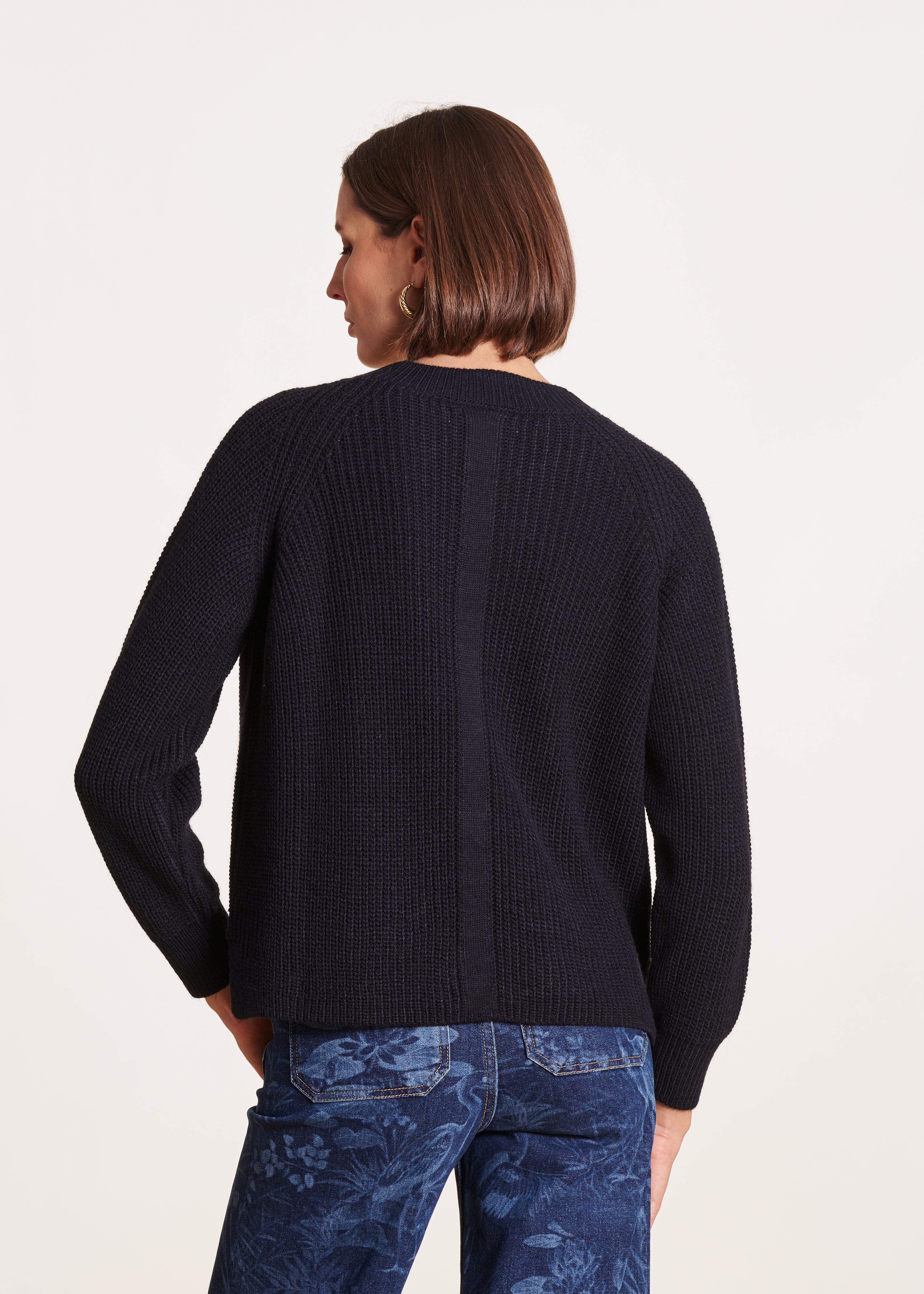 Pull bleu marine encolure ronde en maille côtes perlées