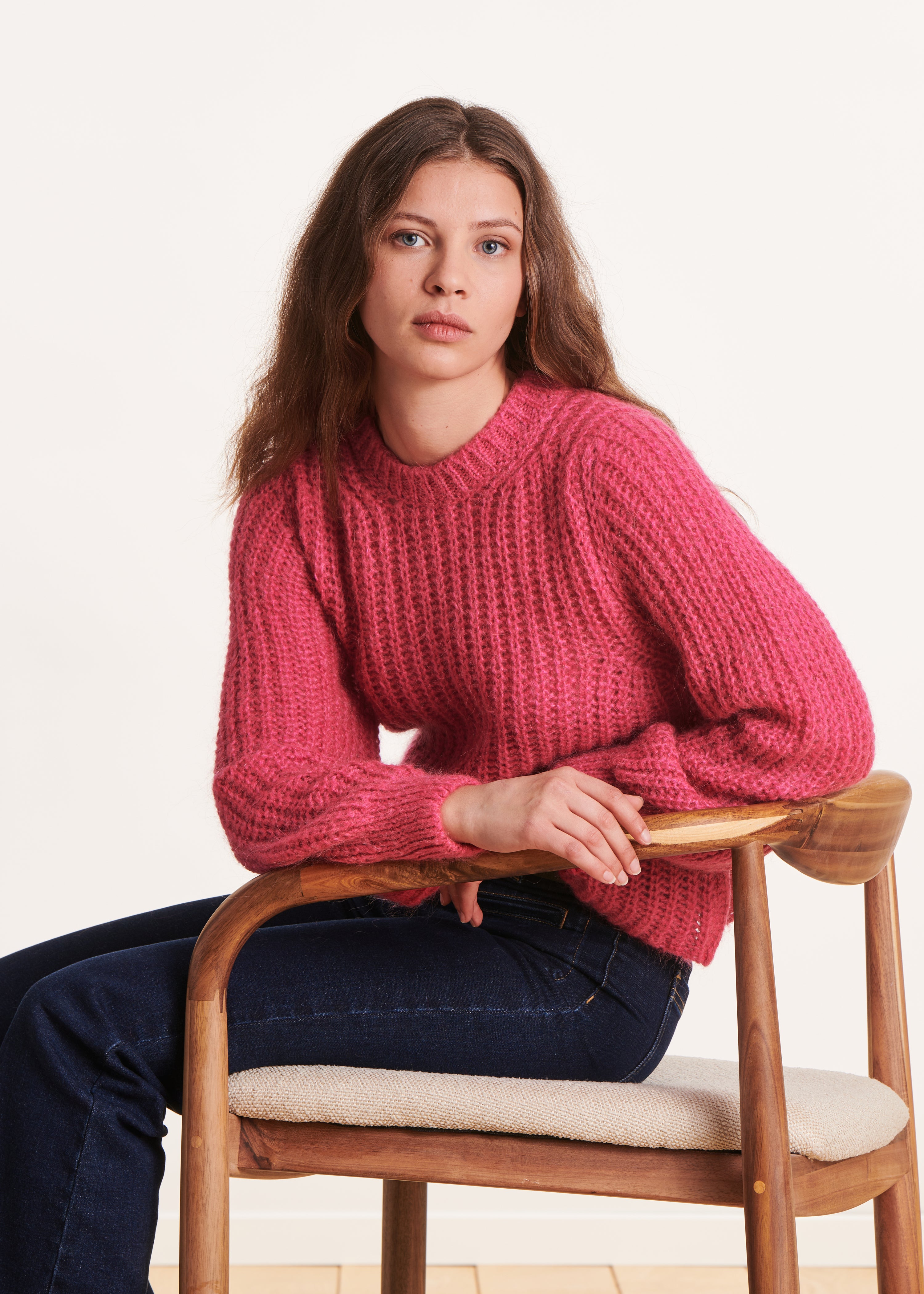 Fuchsia pink sweater with round neckline