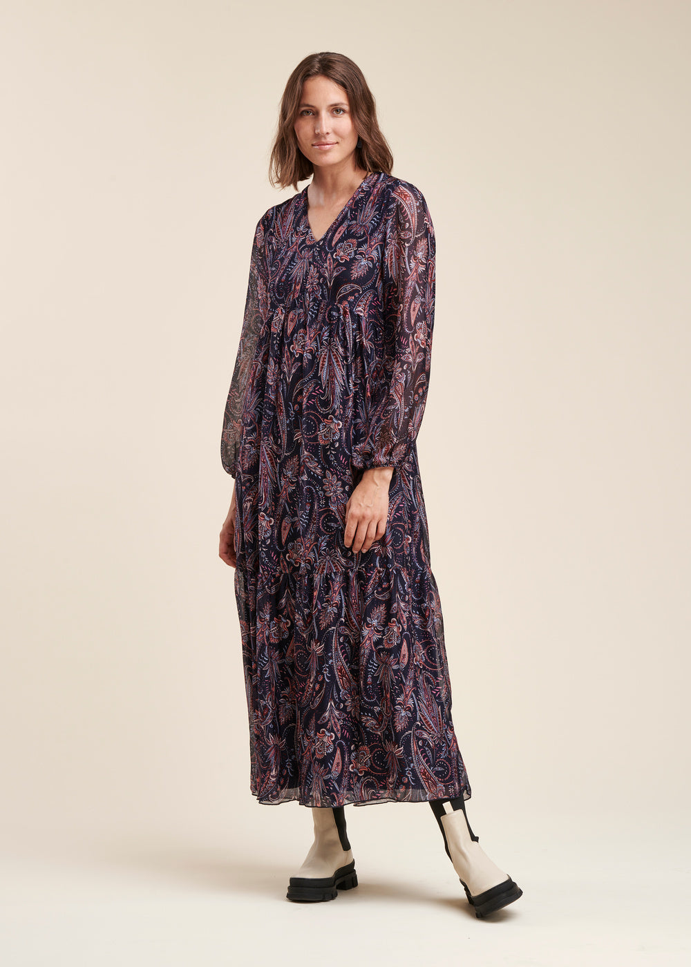 Vestido longo solto em voile de viscose de seda com estampa floral