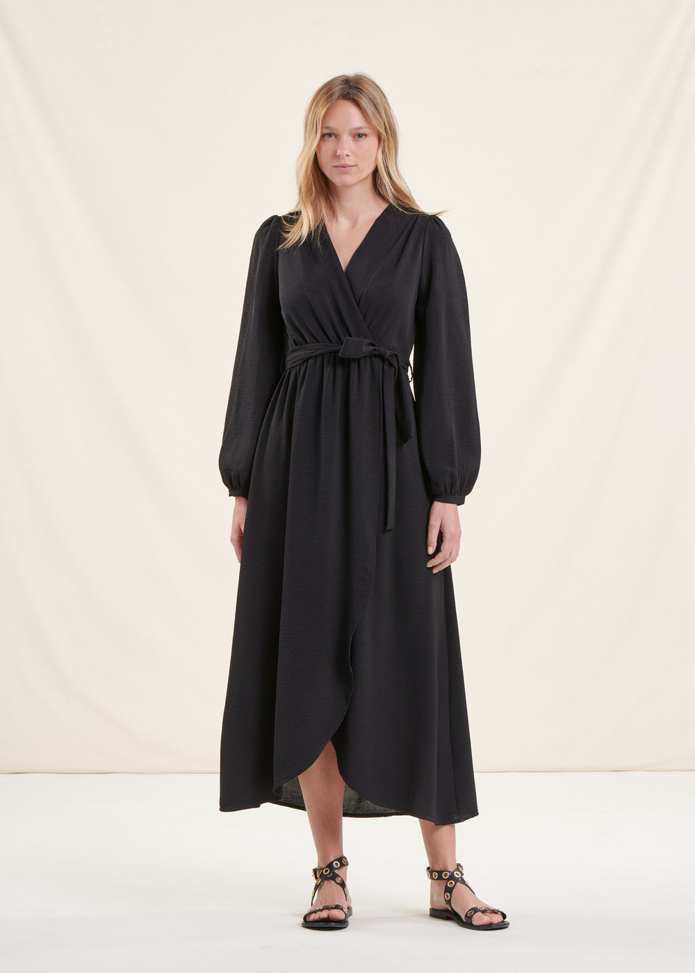 Robe longue faux portefeuille noire manches longues