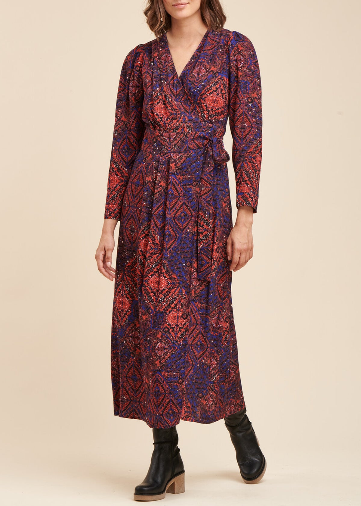Langes bedrucktes Wickelkleid