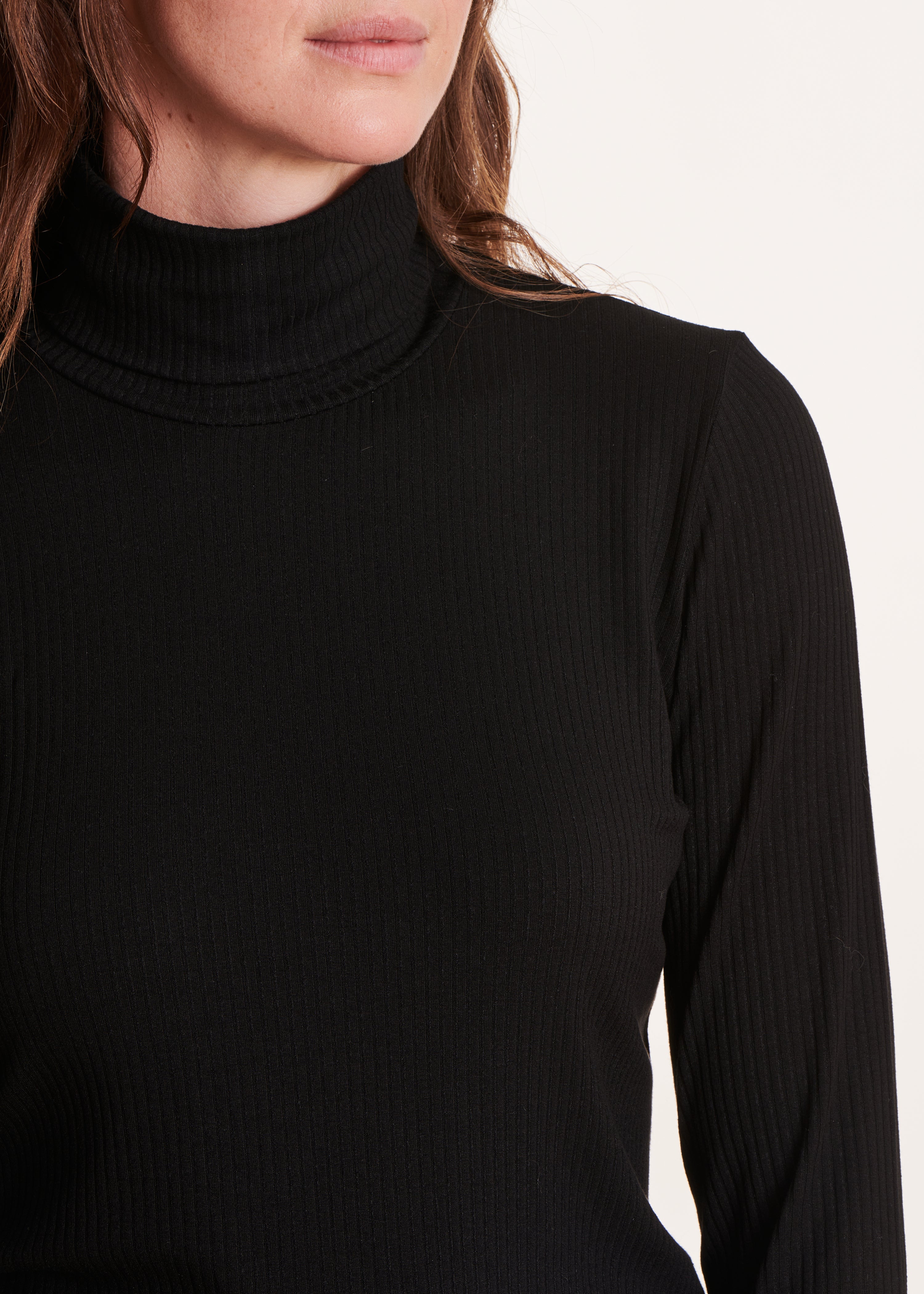 black fitted turtleneck t-shirt