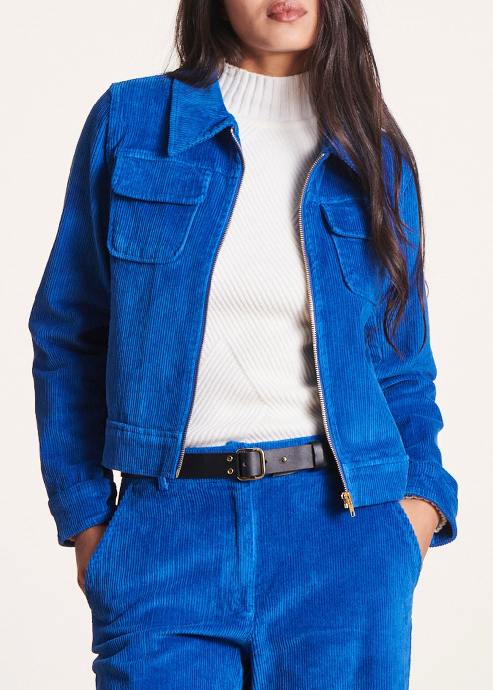 Kurze königsblaue Jacke aus Samt mit Reißverschluss