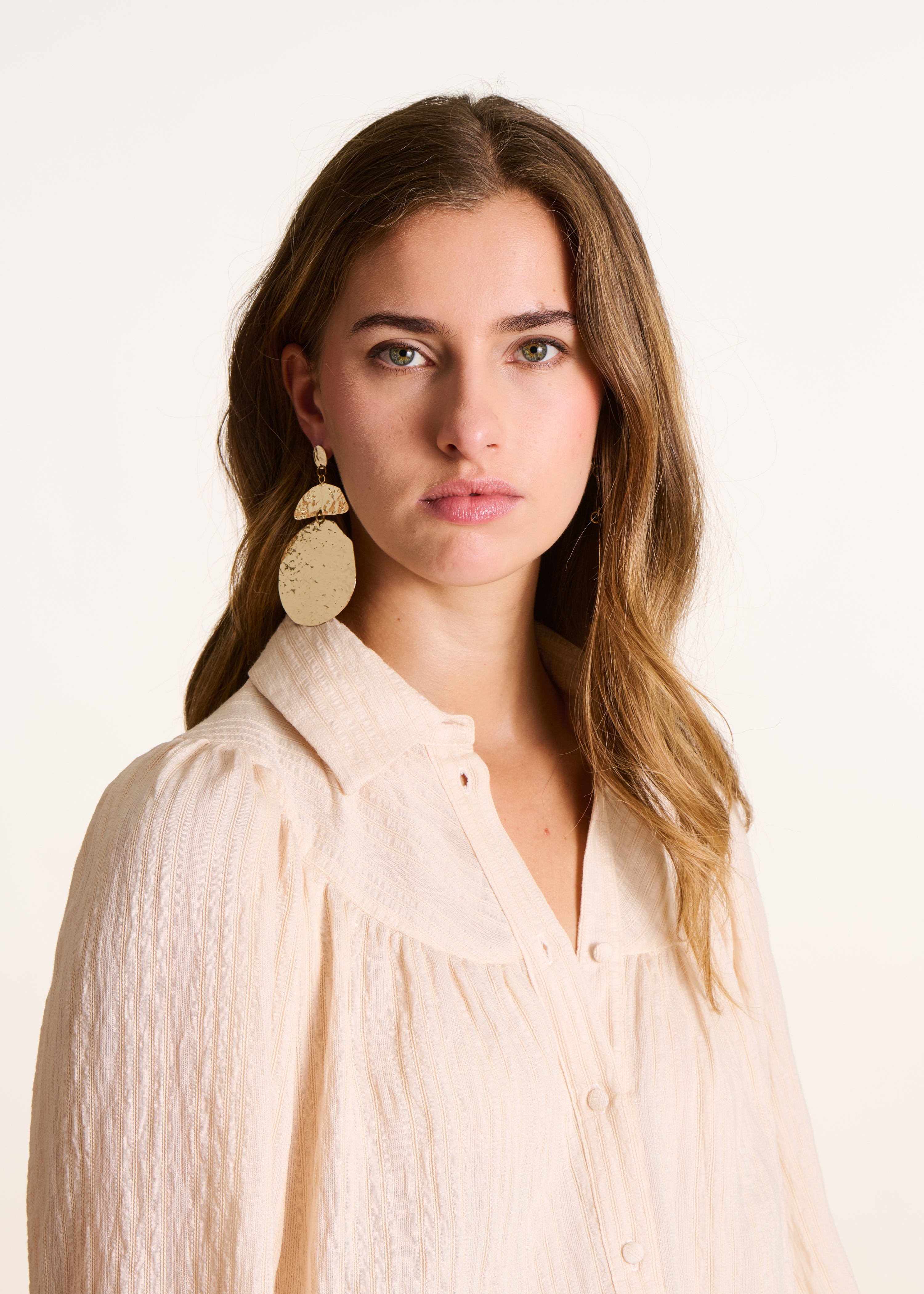 Goldene Hammerschlag-Ohrringe