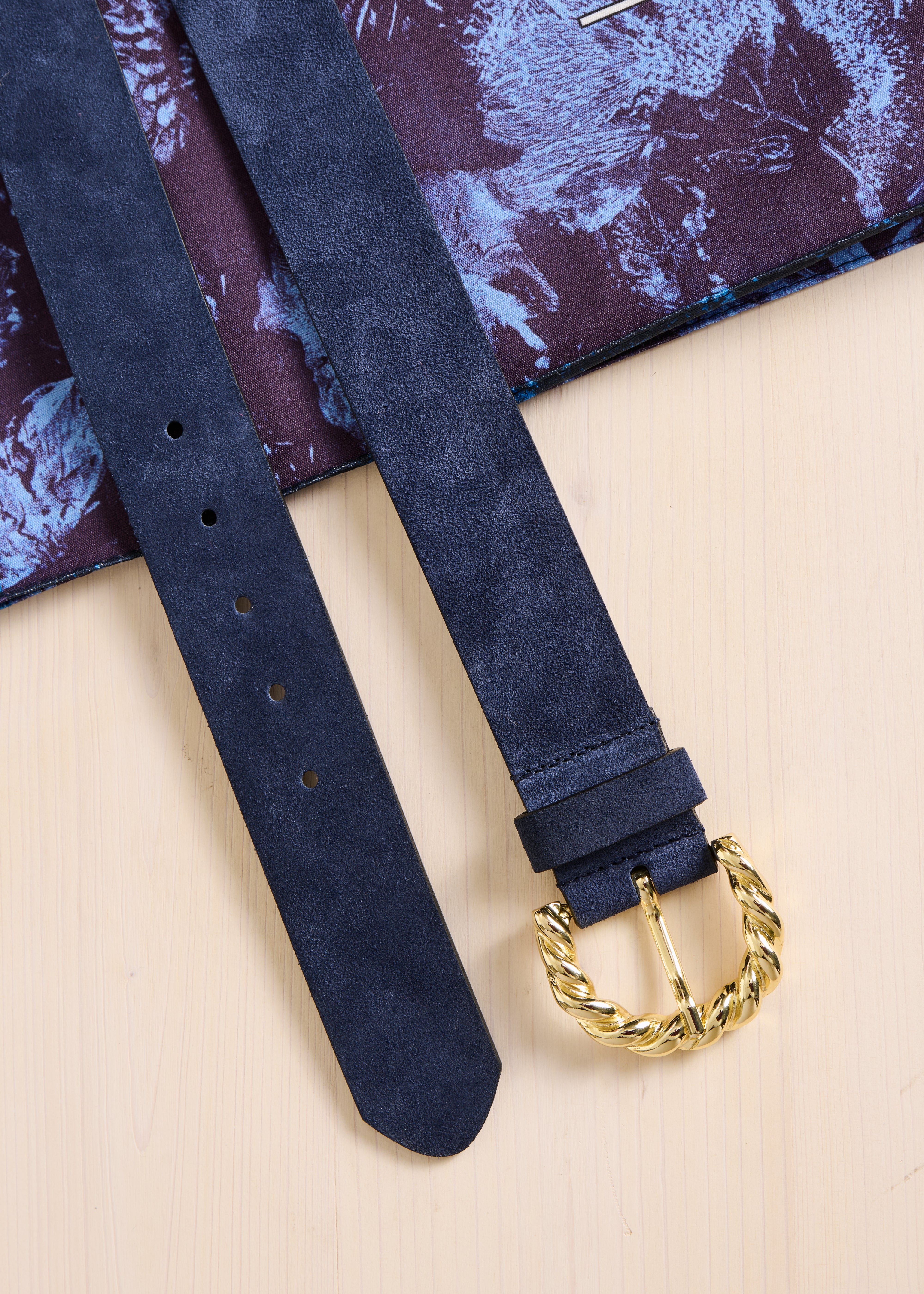 Ceinture bleue en cuir boucle twistée