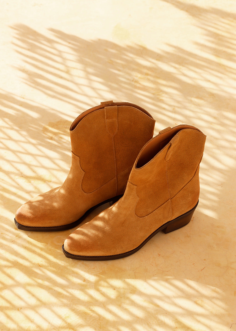 Bottines santiags en cuir beiges