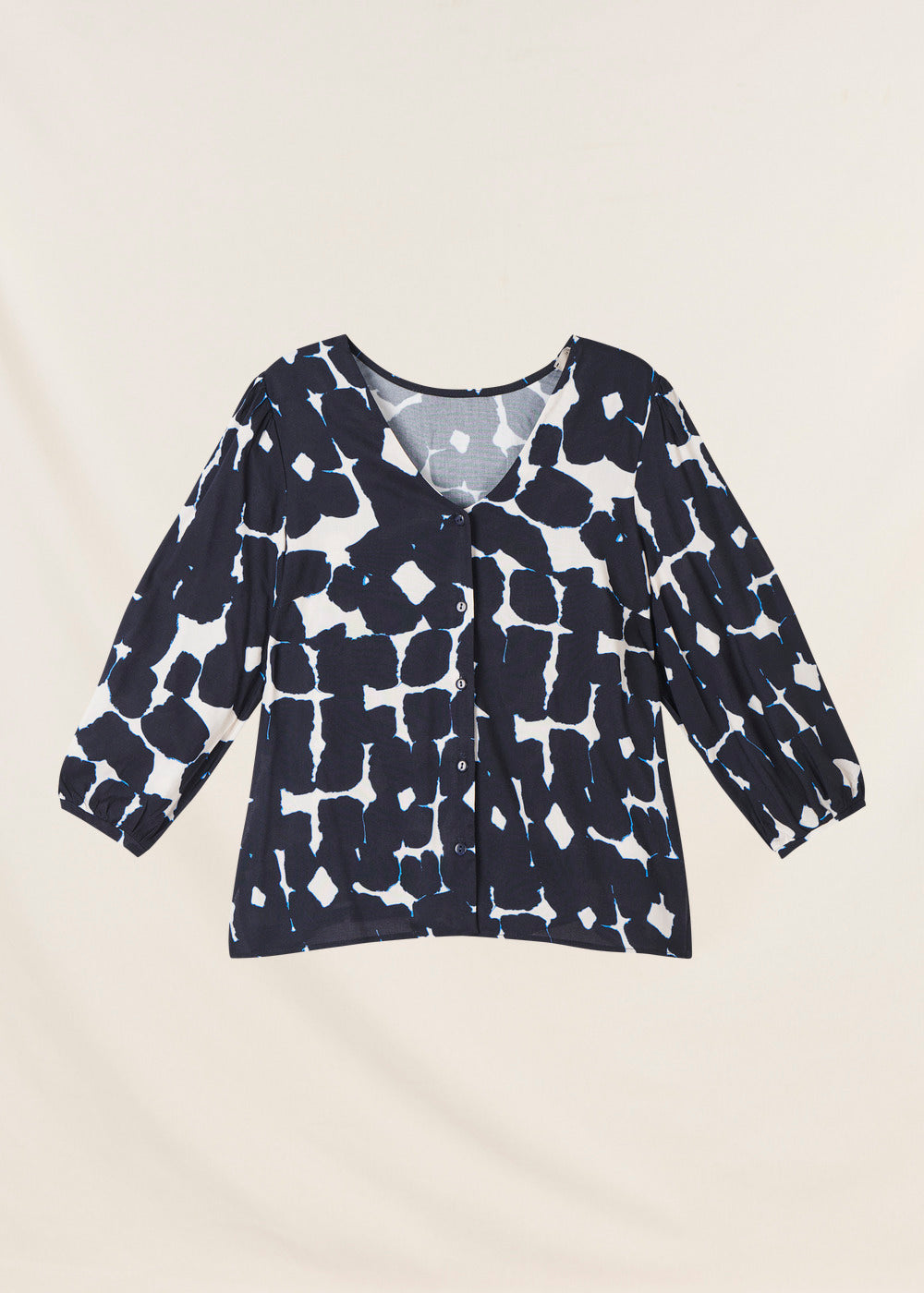 Flowing dark blue shirt with ethnic print 3/4 sleeves