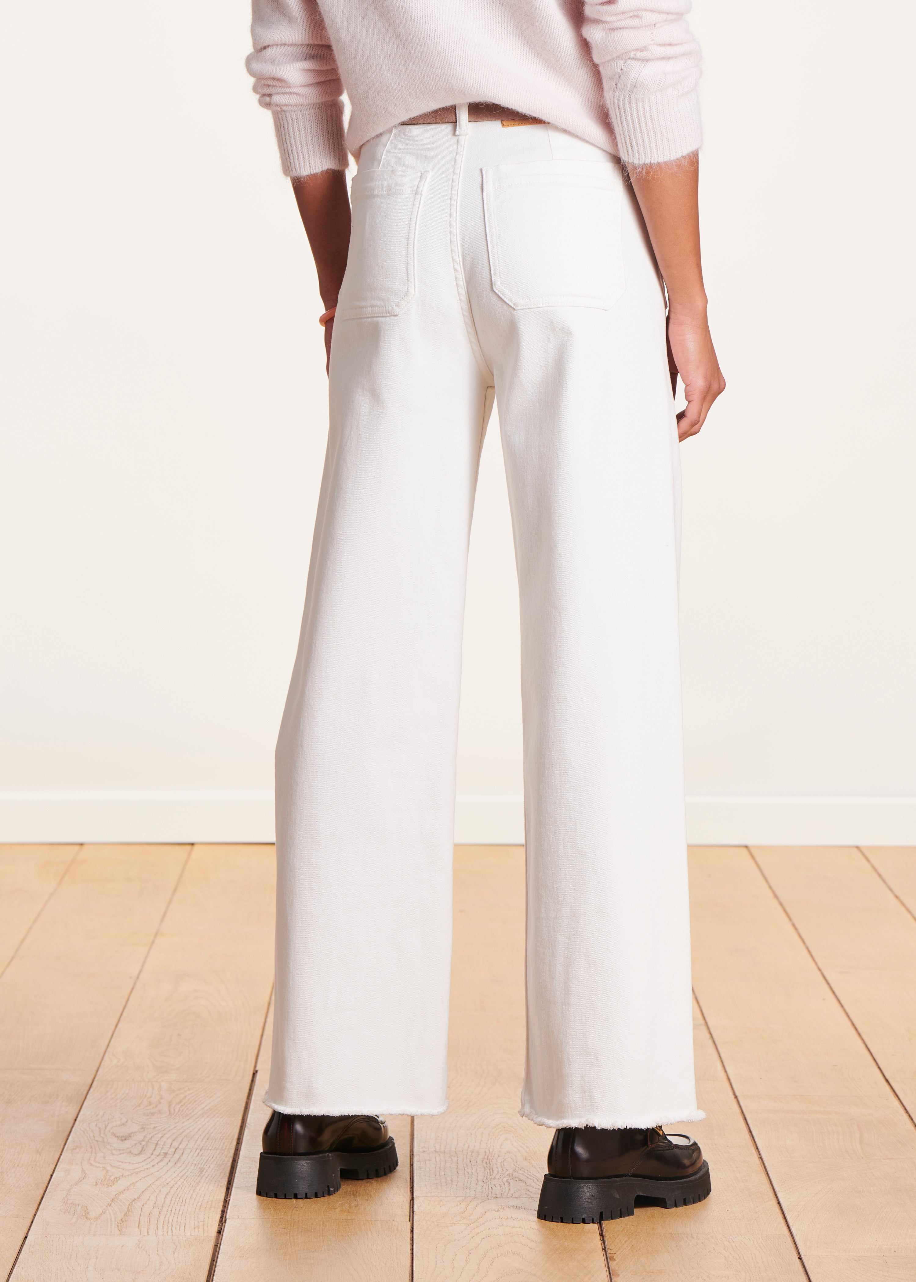 White high-waisted flare jeans in organic cotton