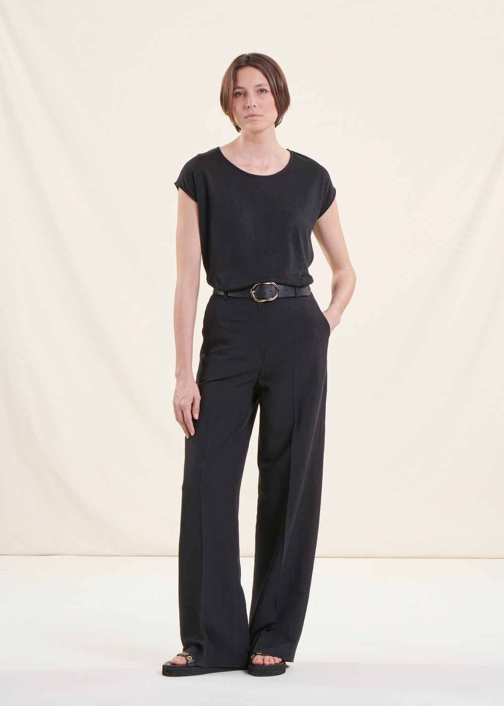 Black straight pants in viscose linen