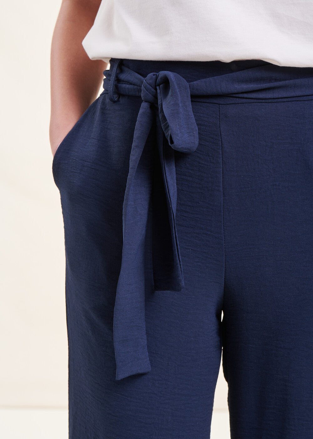 Marineblaue, lockere Hose