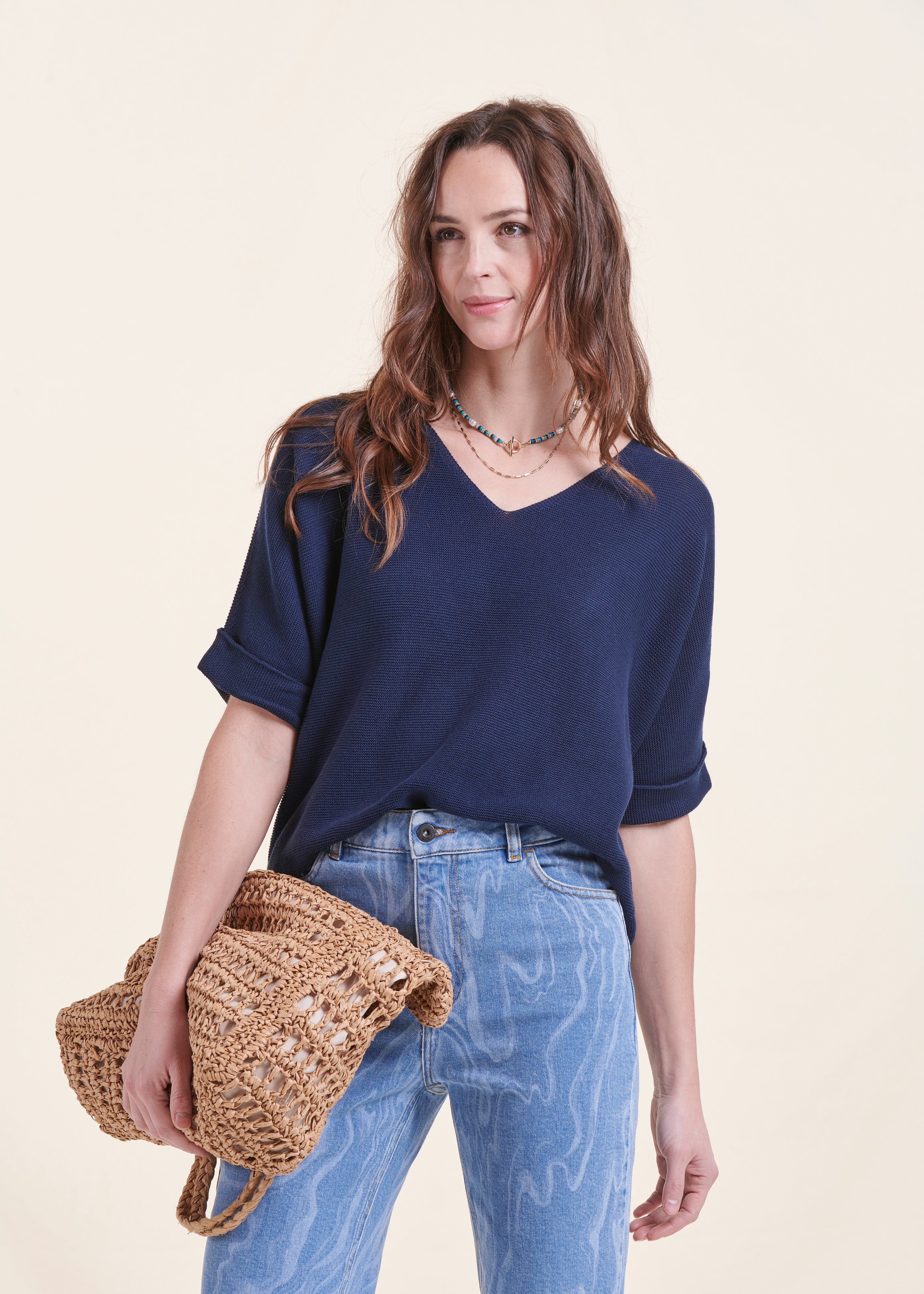 Navy blue short-sleeved V-neck sweater