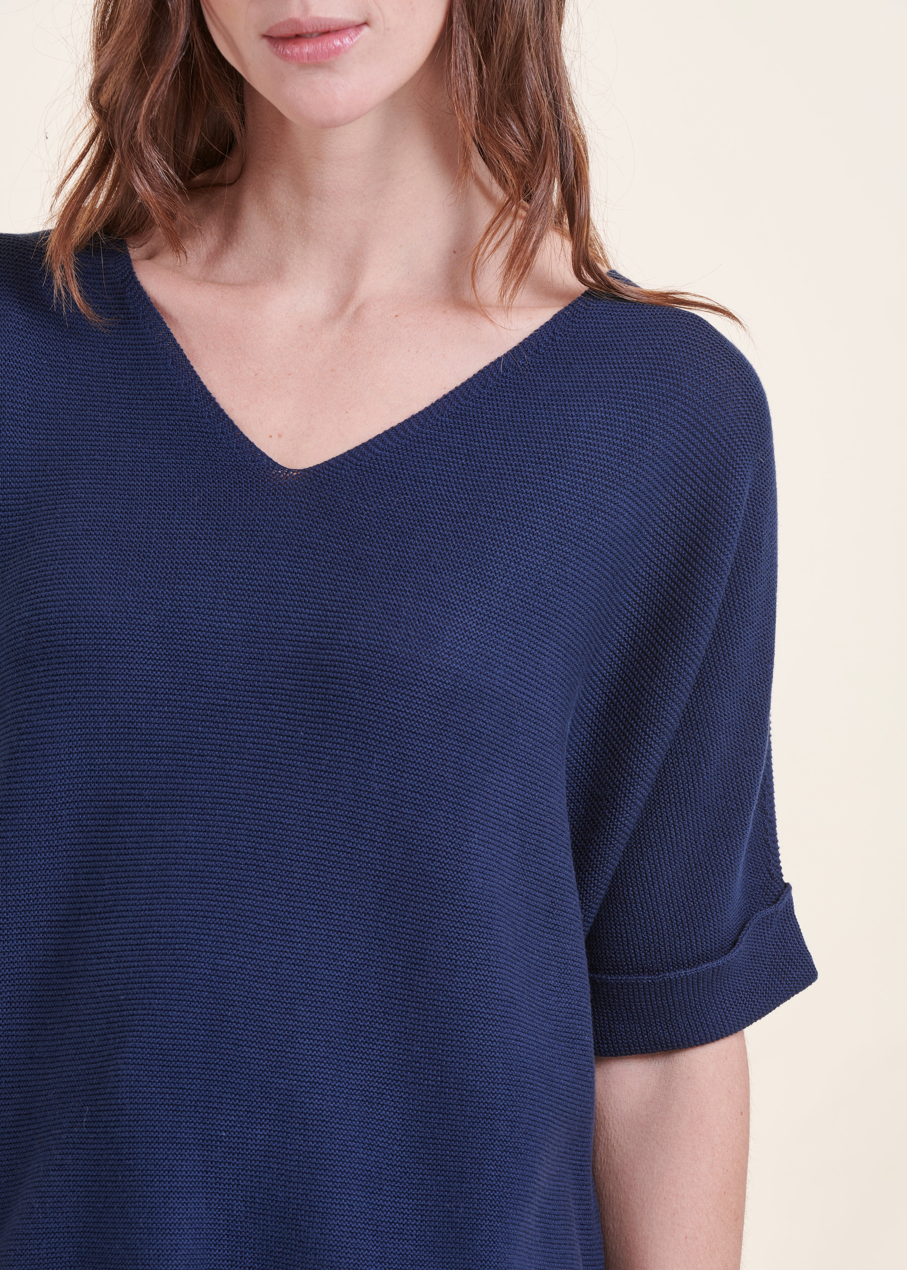 Navy blue short-sleeved V-neck sweater