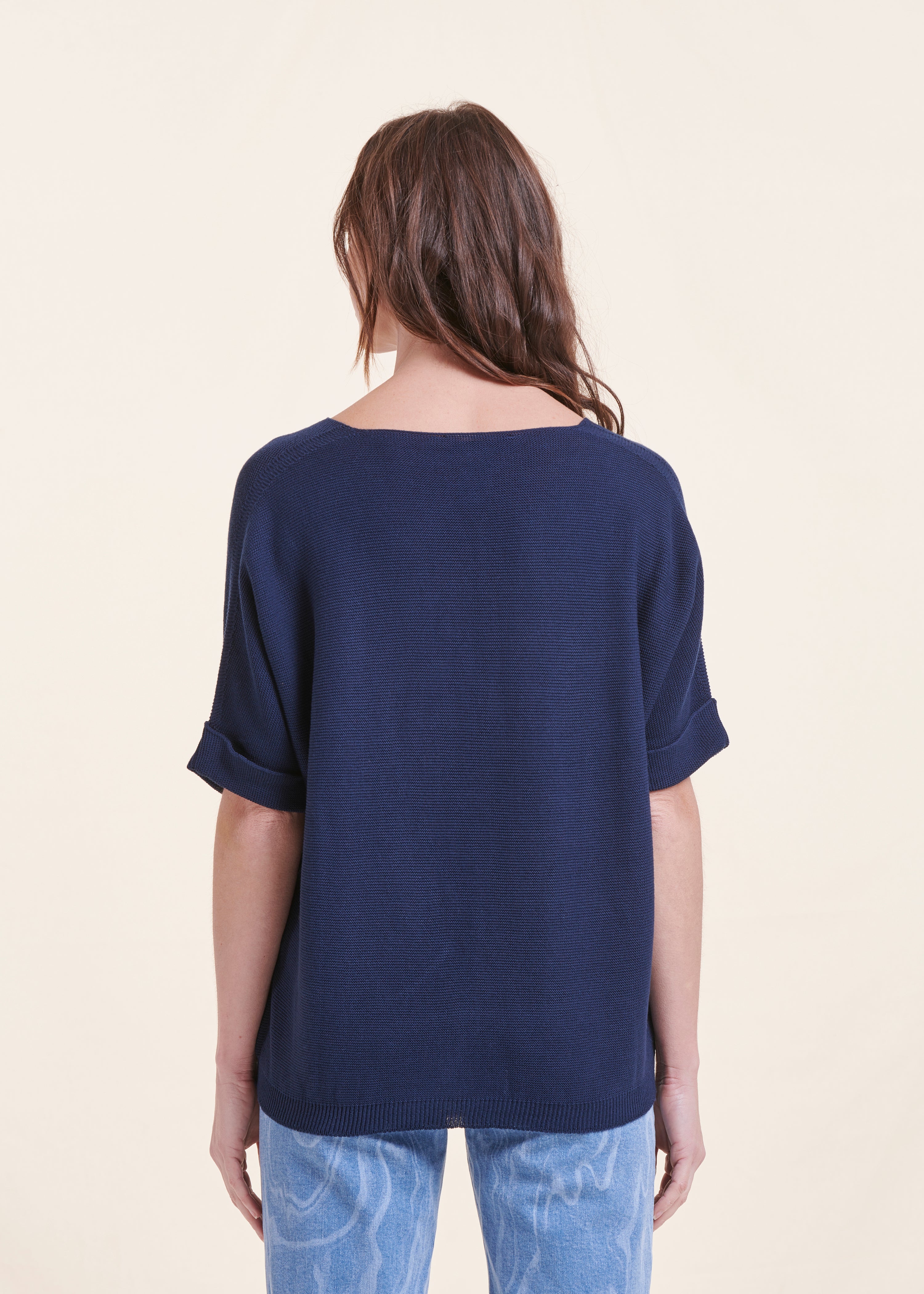 Navy blue short-sleeved V-neck sweater