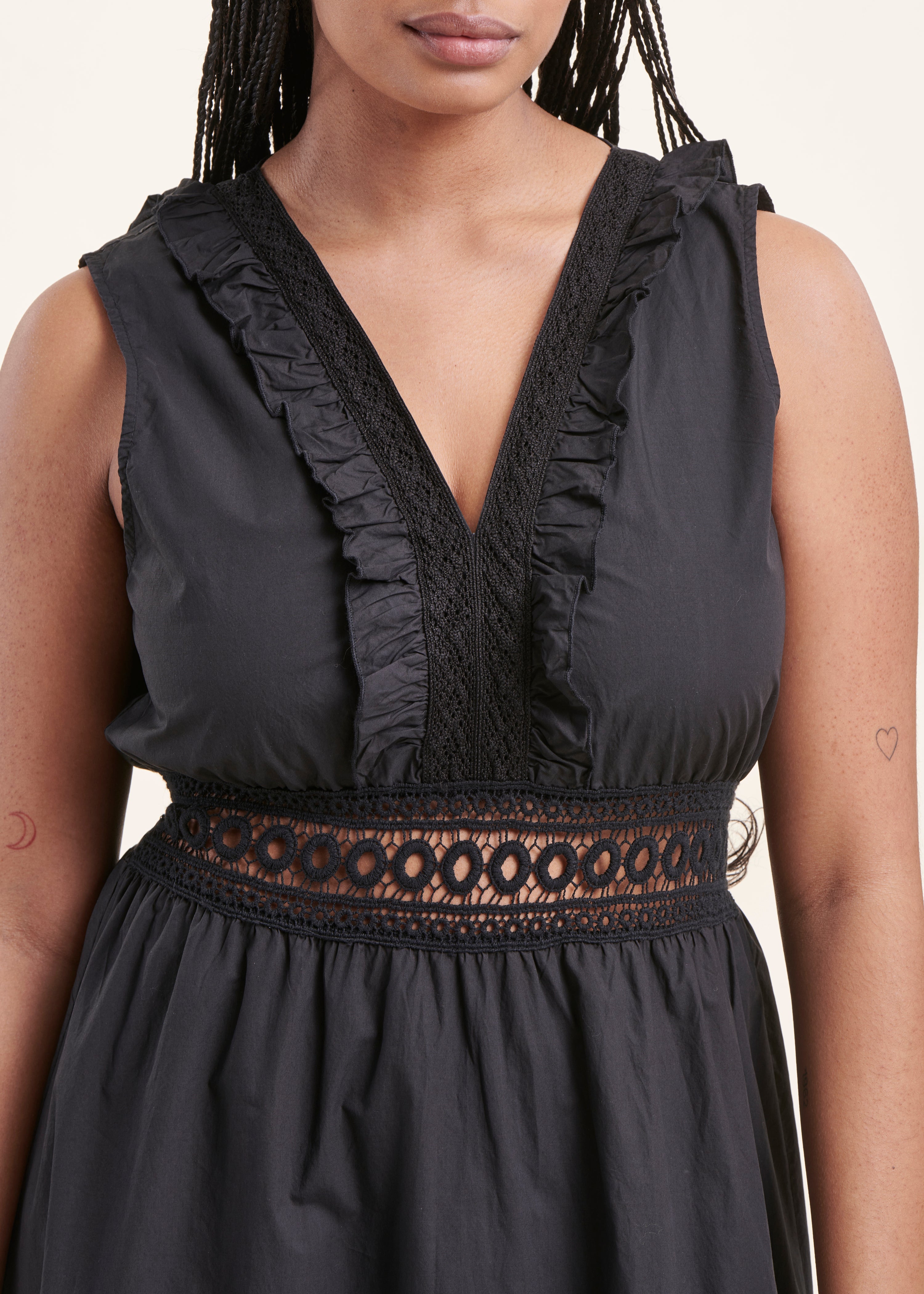 Robe longue noire sans manches en coton avec dentelle