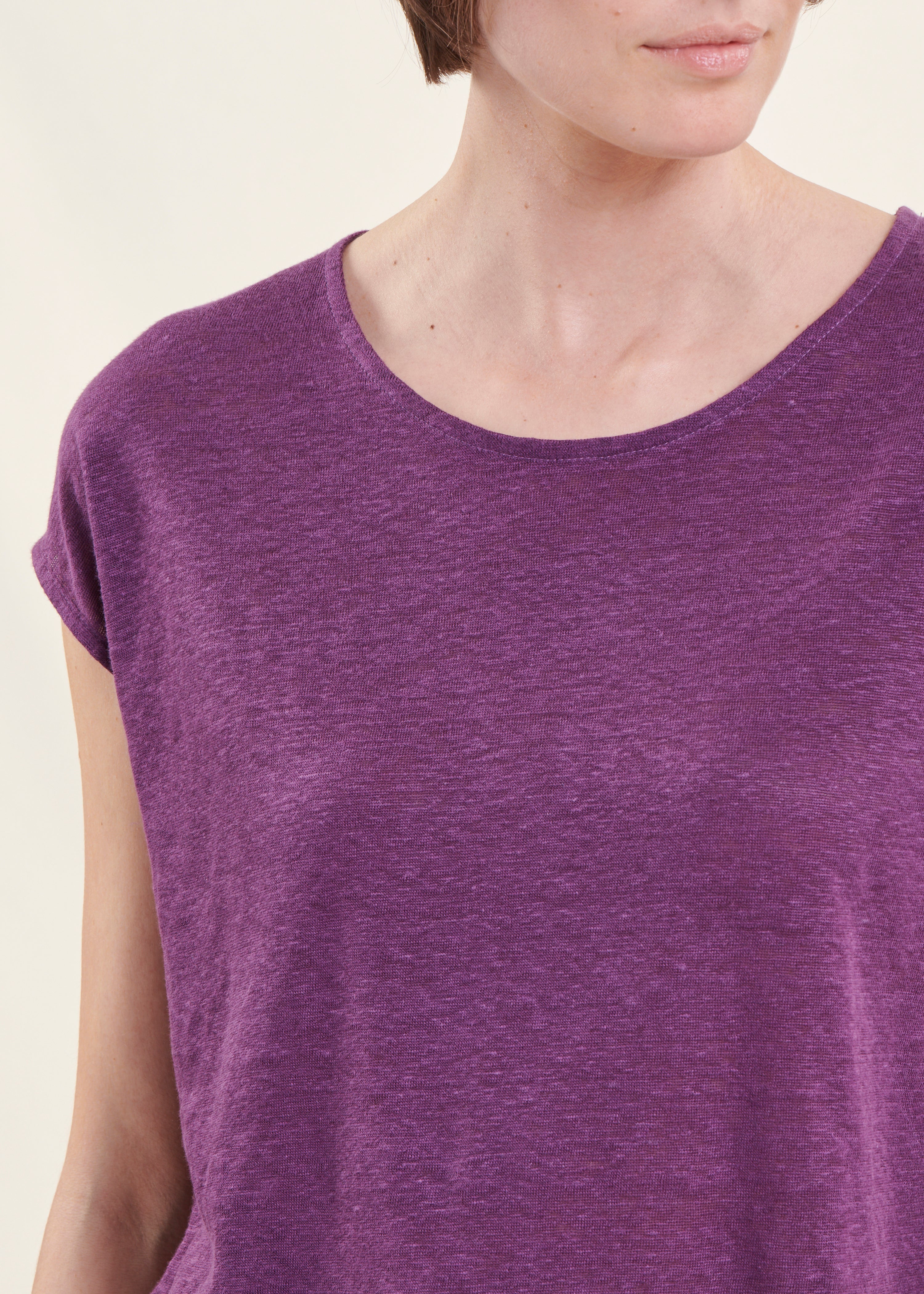 Plum short-sleeved linen t-shirt