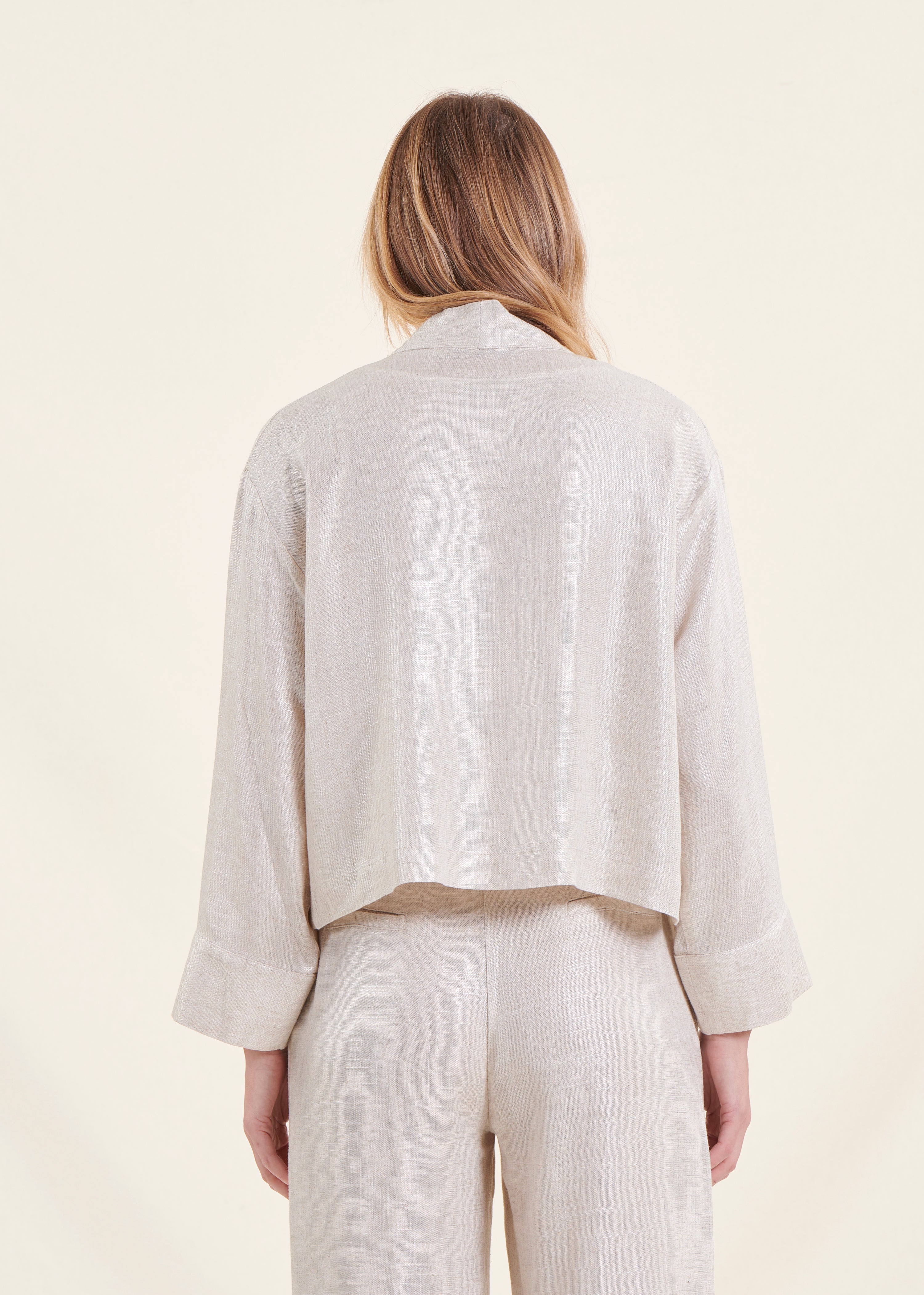 Short beige kimono jacket in iridescent linen